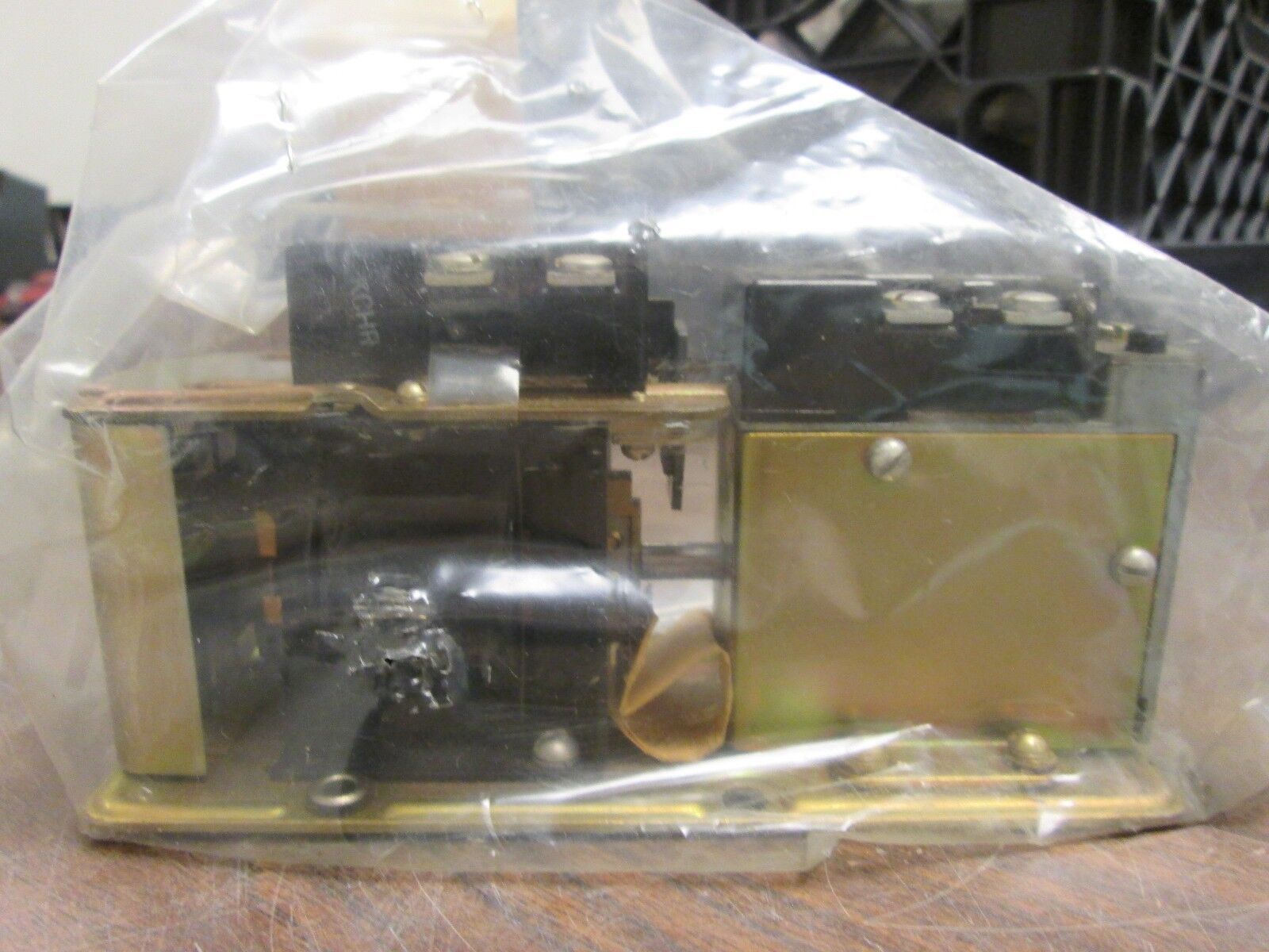 Allen-Bradley Pneumatic Timing Relay 849Z0A331B Style: BX 10A 600V Used