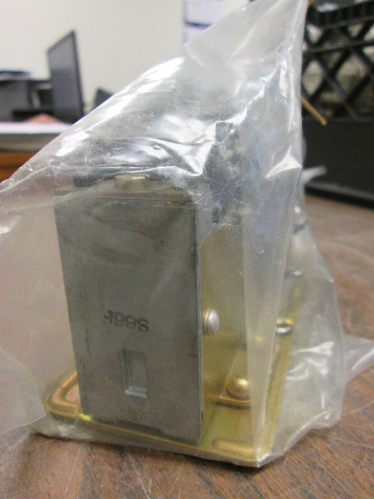 Allen-Bradley Pneumatic Timing Relay 849Z0A331B Style: BX 10A 600V Used