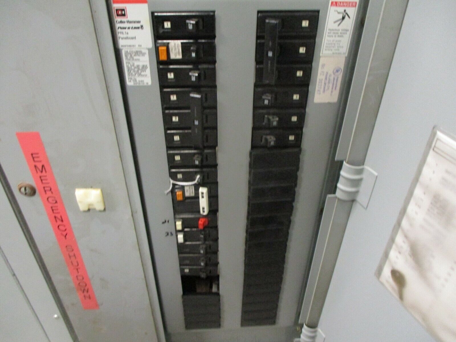 Cutler-Hammer Main Lug Breaker Panel 1C96649G02 225A Max 208Y/120 3Ph 4W Used