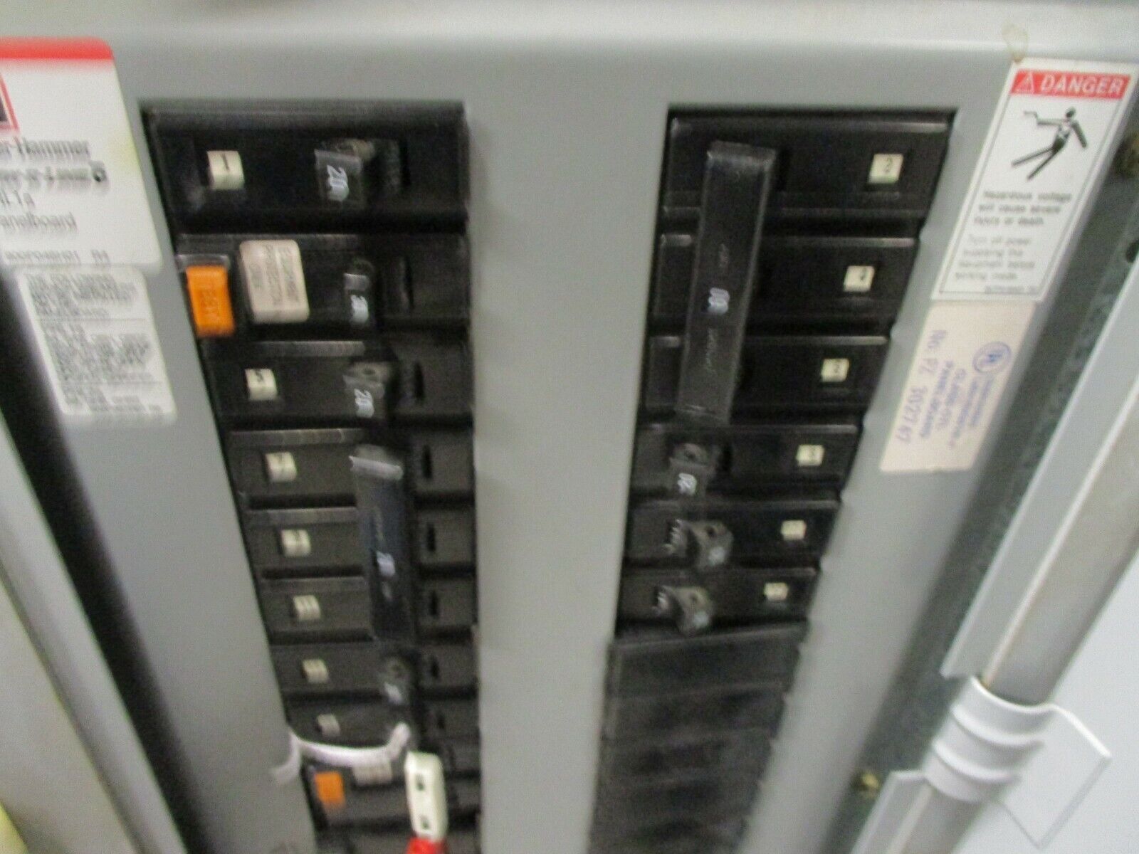 Cutler-Hammer Main Lug Breaker Panel 1C96649G02 225A Max 208Y/120 3Ph 4W Used