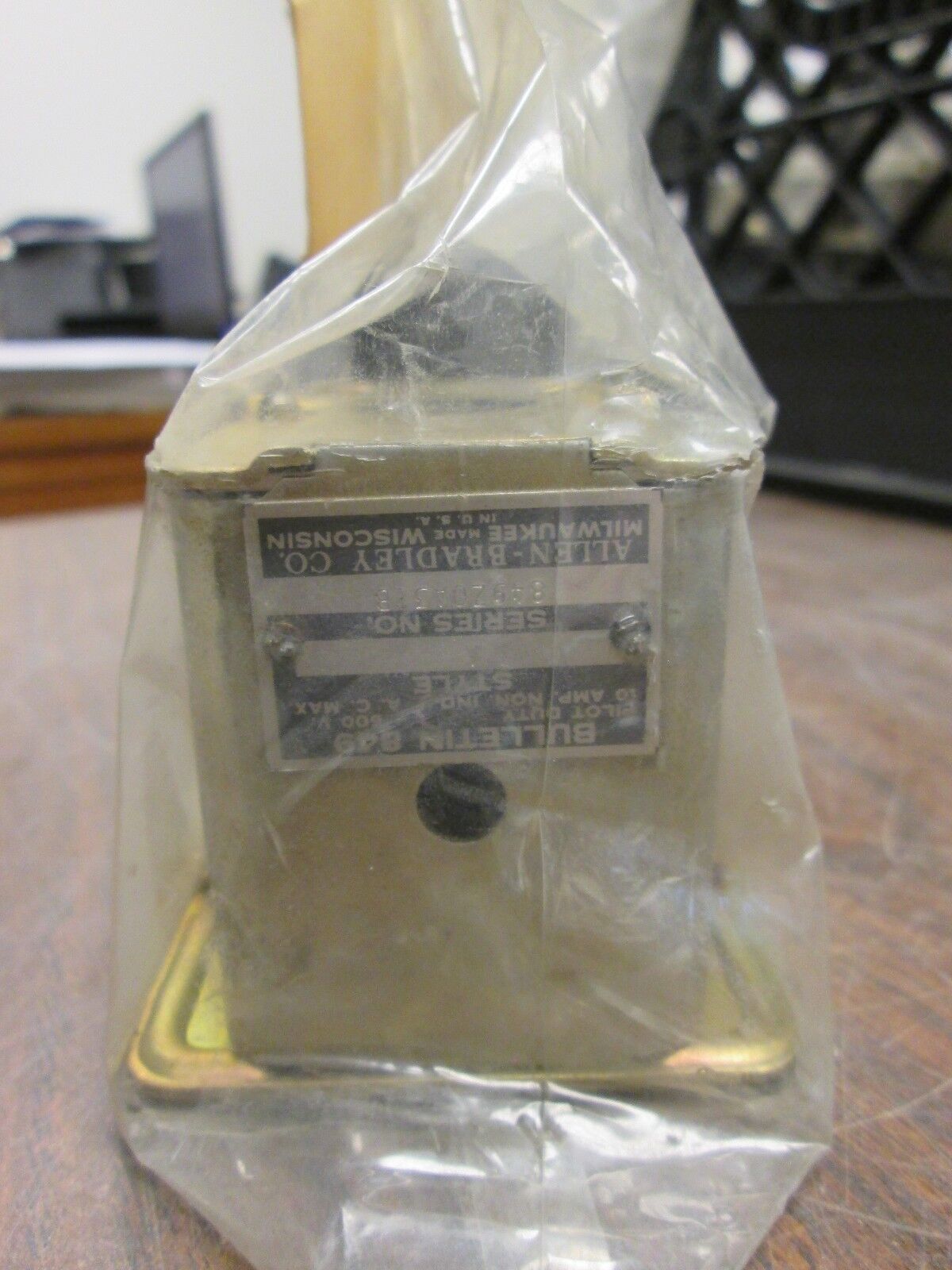 Allen-Bradley Pneumatic Timing Relay 849Z0A32B 10A 600V Used