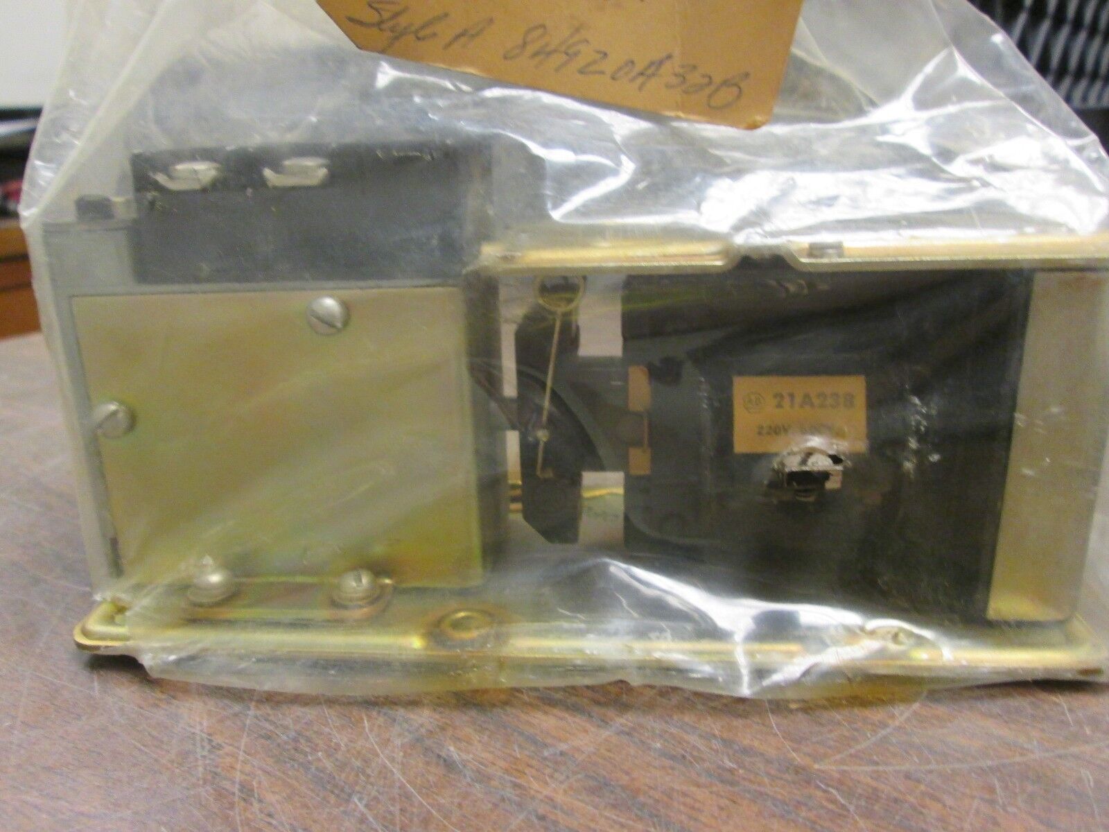 Allen-Bradley Pneumatic Timing Relay 849Z0A32B 10A 600V Used