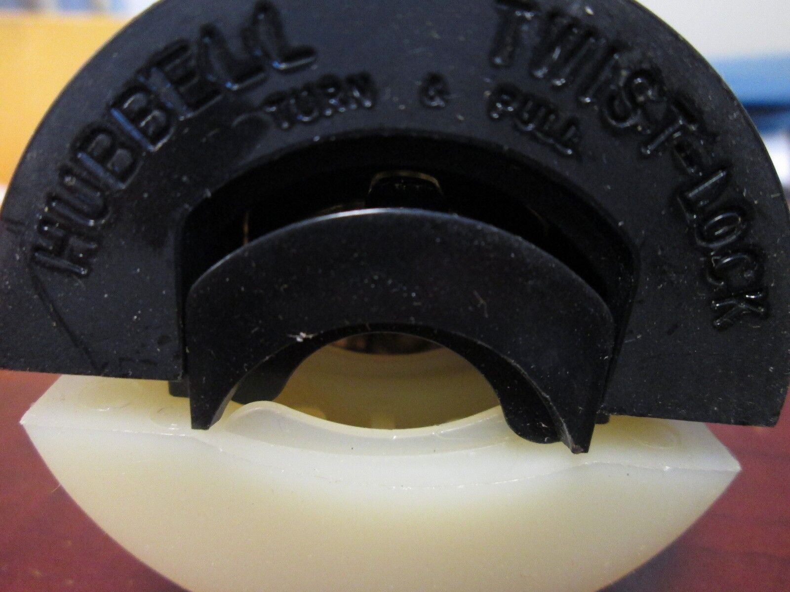 Hubbell Twist-Lock Plug 2811 4P 5W 30A 120/208V 3Ph New Surplus