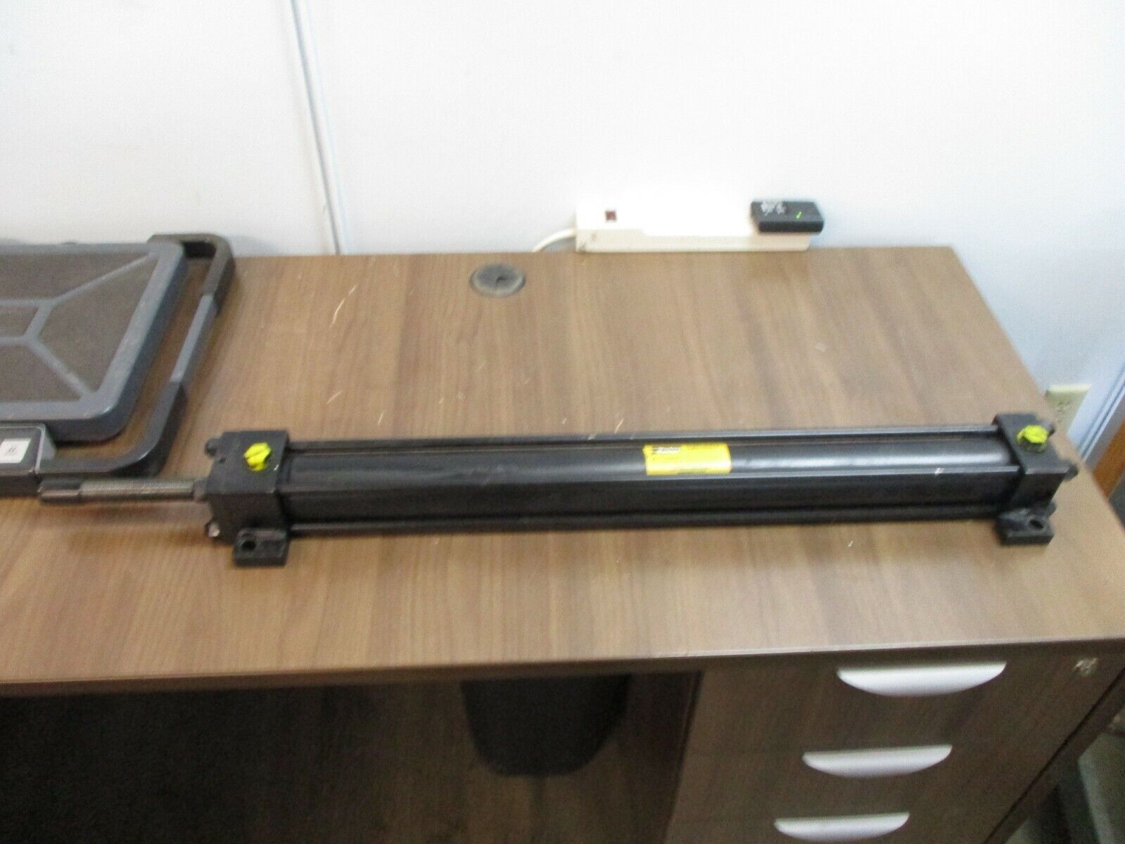 Parker Hydraulic Cylinder 2.00C2HLTS13AC25.000 3000PSI Used
