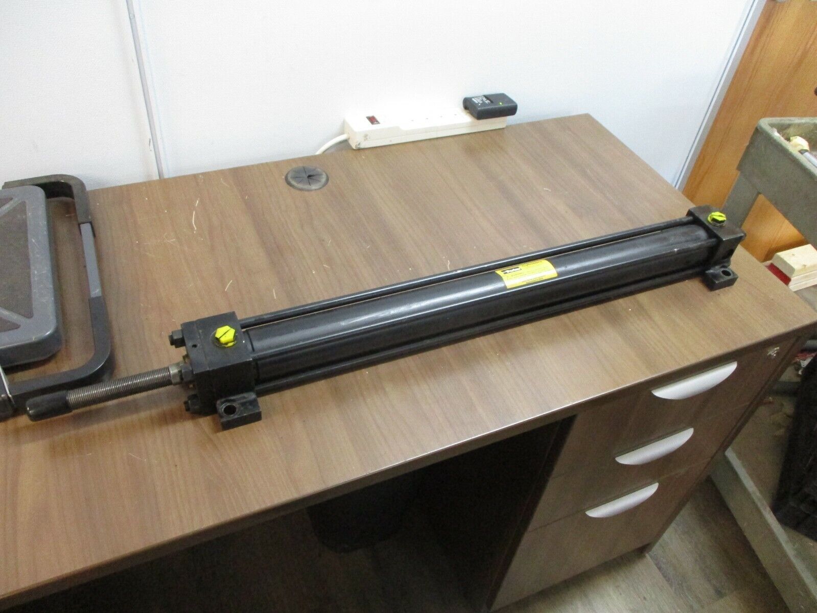 Parker Hydraulic Cylinder 2.00C2HLTS13AC25.000 3000PSI Used