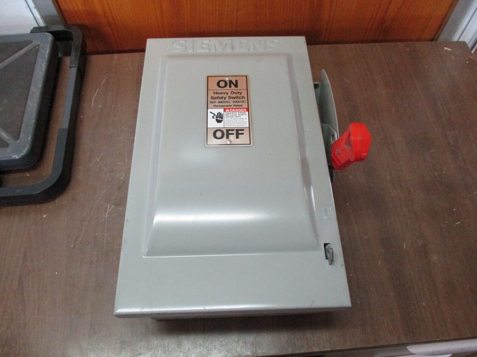 Siemens Fusible Safety Switch / Disconnect HF362 60A 600V 3P Used