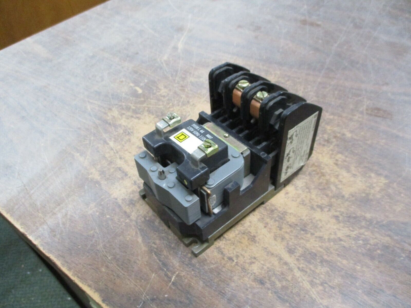 Square D Lighting Contactor 8903 L0 40 120V Coil 20A 250VDC Used