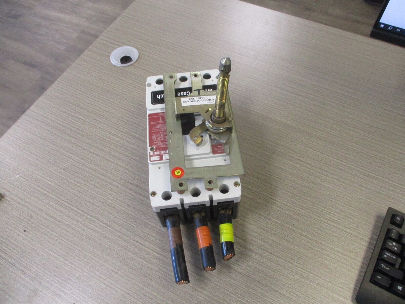 Cutler-Hammer Breaker Disconnect KD34000KZ02 400A 600V 3P Used.