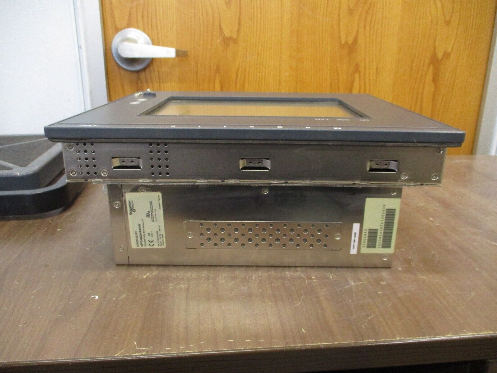 Schneider Electric Magelis iPC MPCNT20NNN00N 12" TS Used