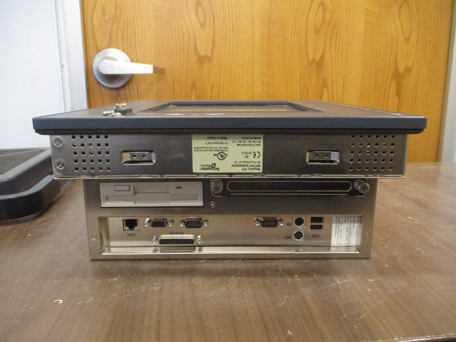 Schneider Electric Magelis iPC MPCNT20NNN00N 12" TS Used