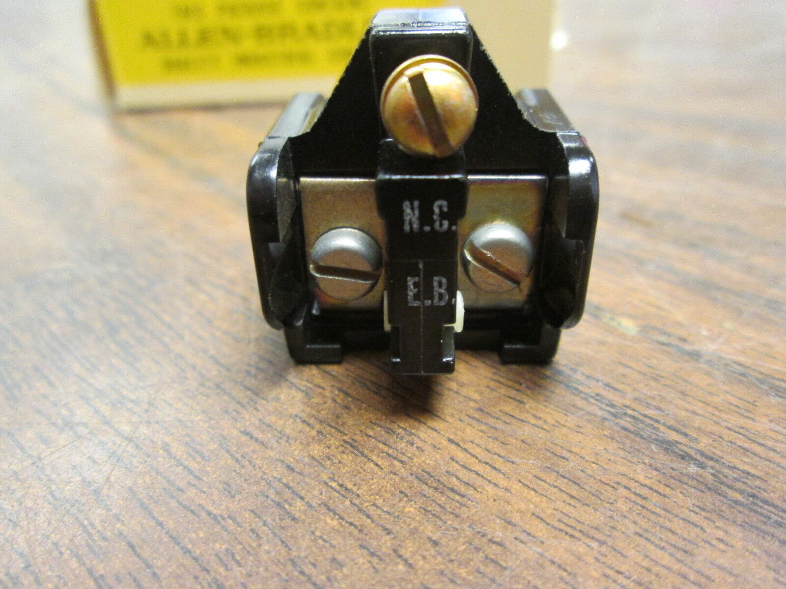 Allen-Bradley Aux Contact 1495-G3 N.C. Early Break Size 3 New Surplus