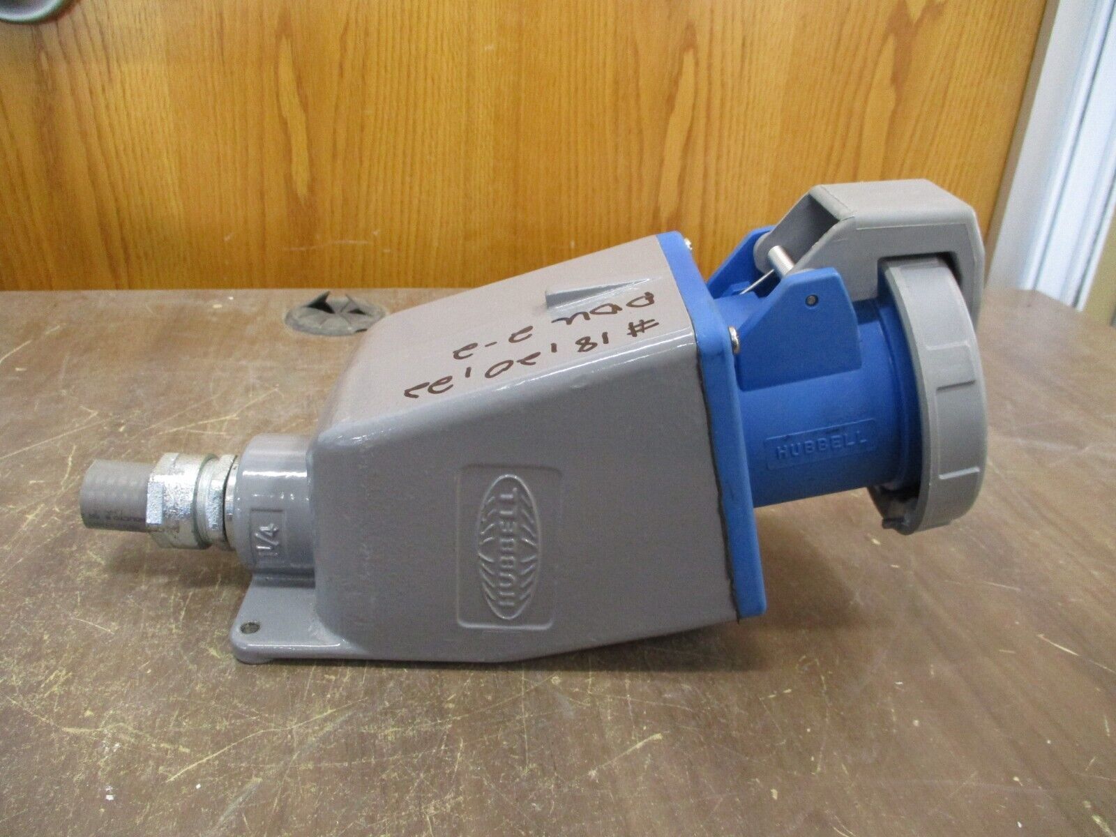 Hubbell Receptacle w/ Base 460R9W 60A 250V Used