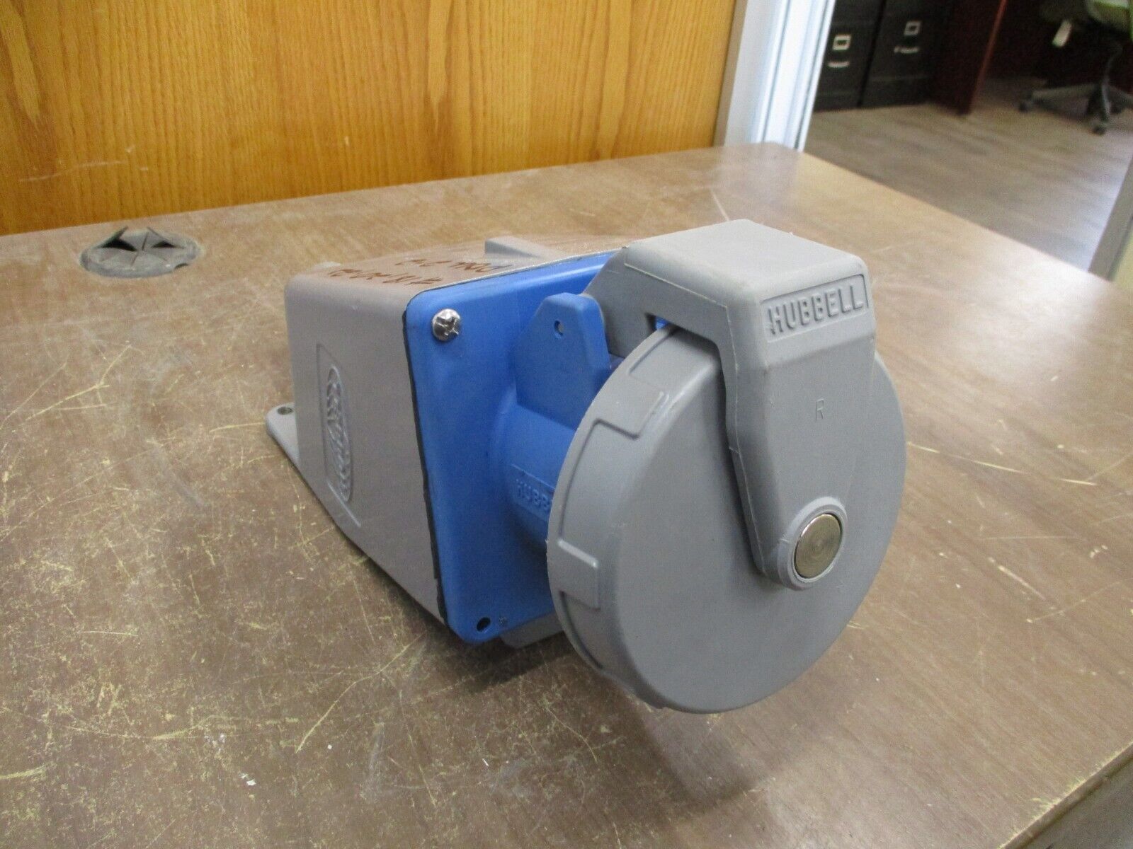 Hubbell Receptacle w/ Base 460R9W 60A 250V Used