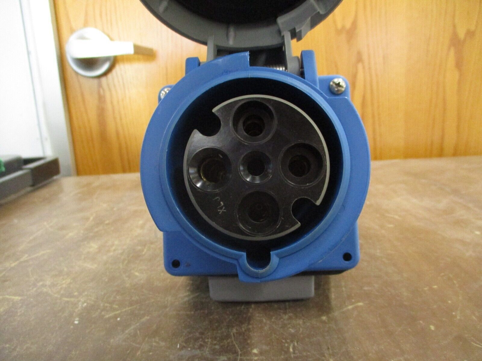 Hubbell Receptacle w/ Base 460R9W 60A 250V Used