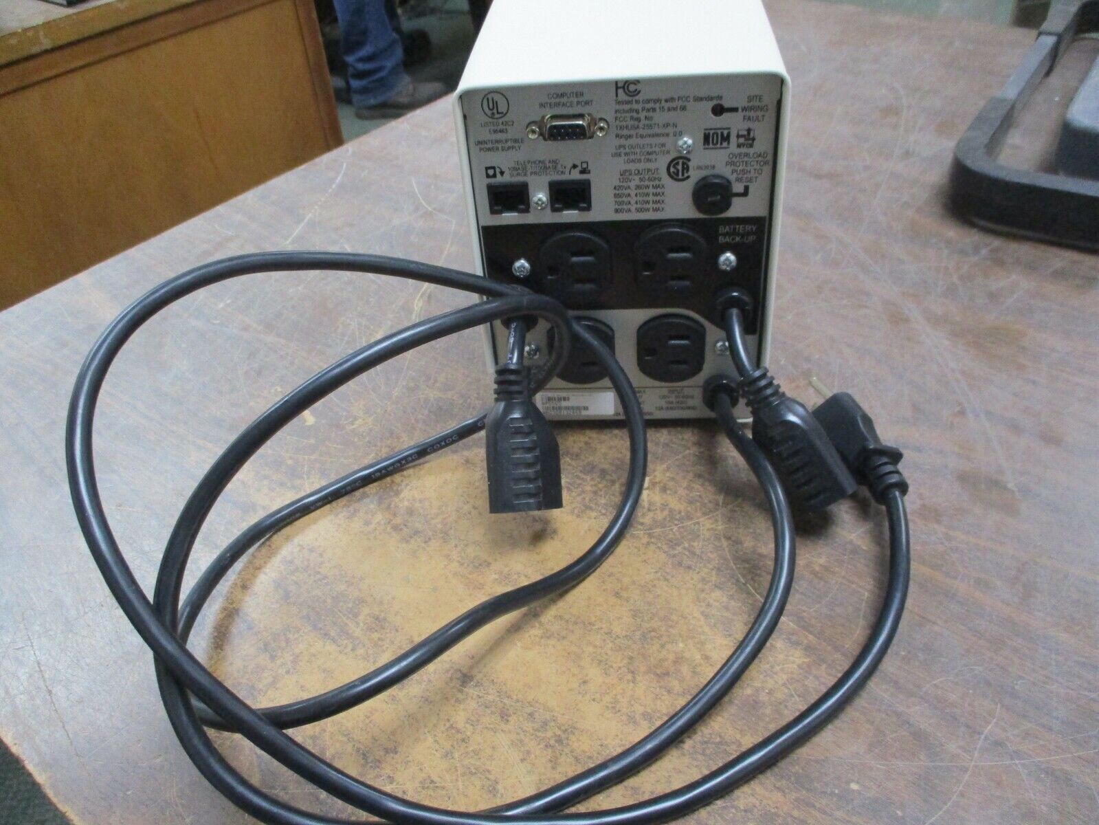 APC UPS Battery Back Up BP650S Used