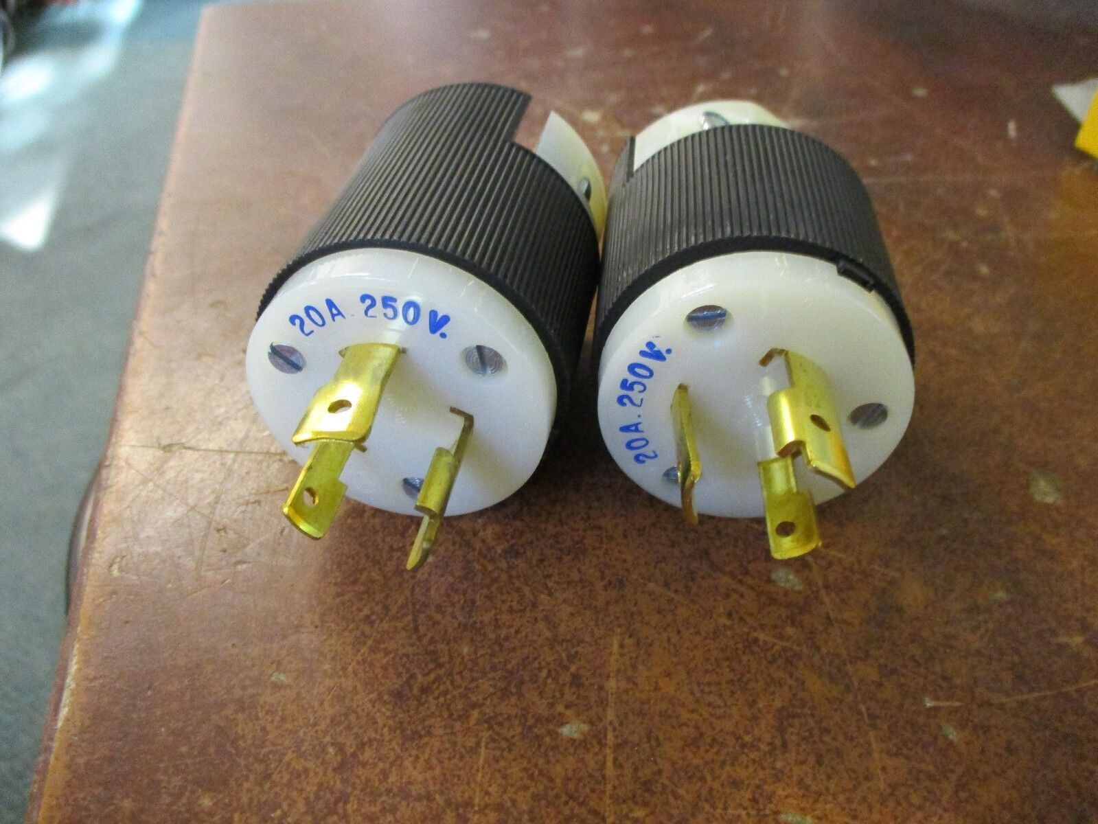 Hubbell Twist-Lock Plug 2321 20A 250V 2P 3w "Lot of 2" New Surplus