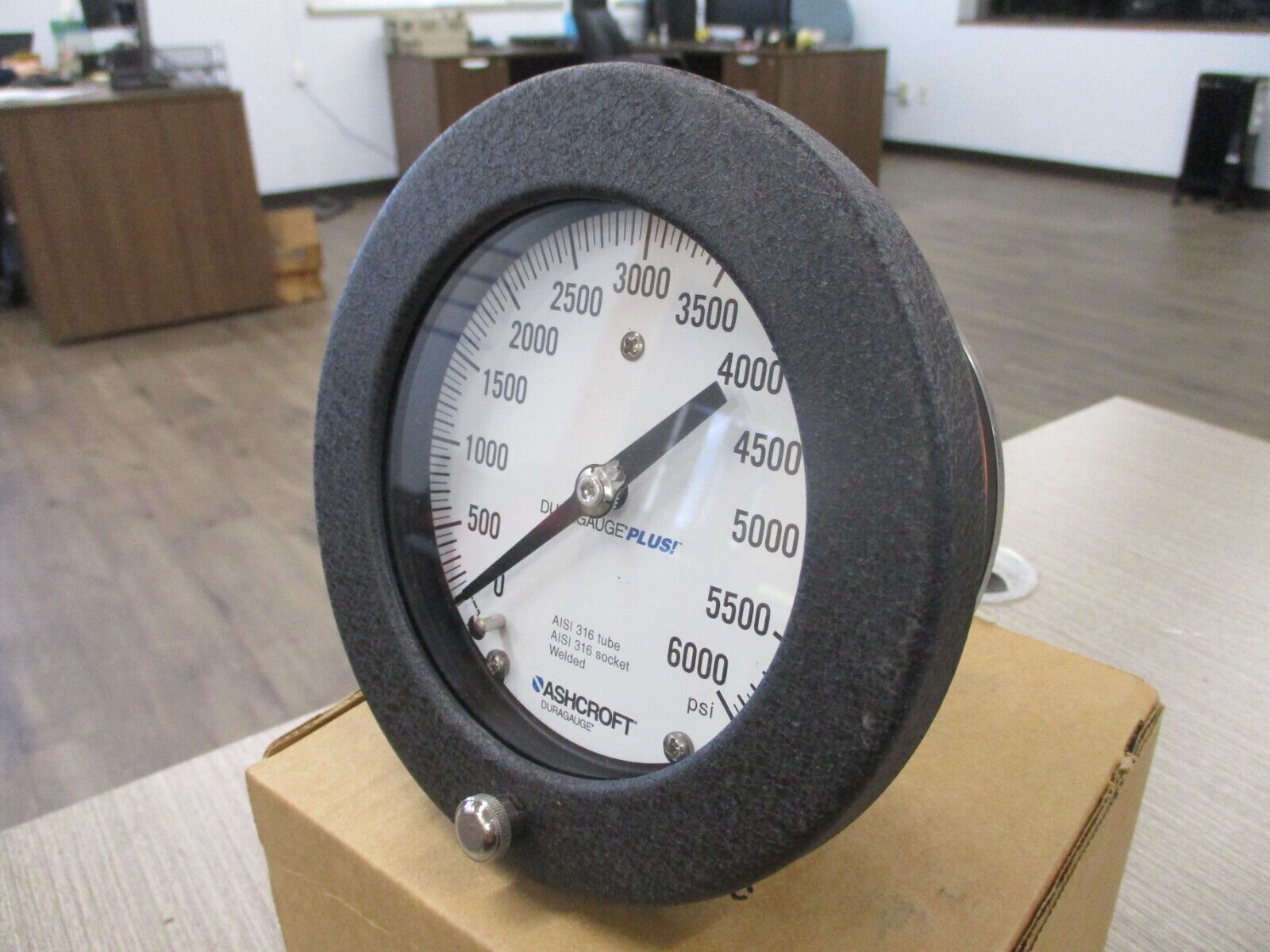 Ashcraft Duragauge Pressure Gauge 45-1377-SS-02B-6000# New Surplus