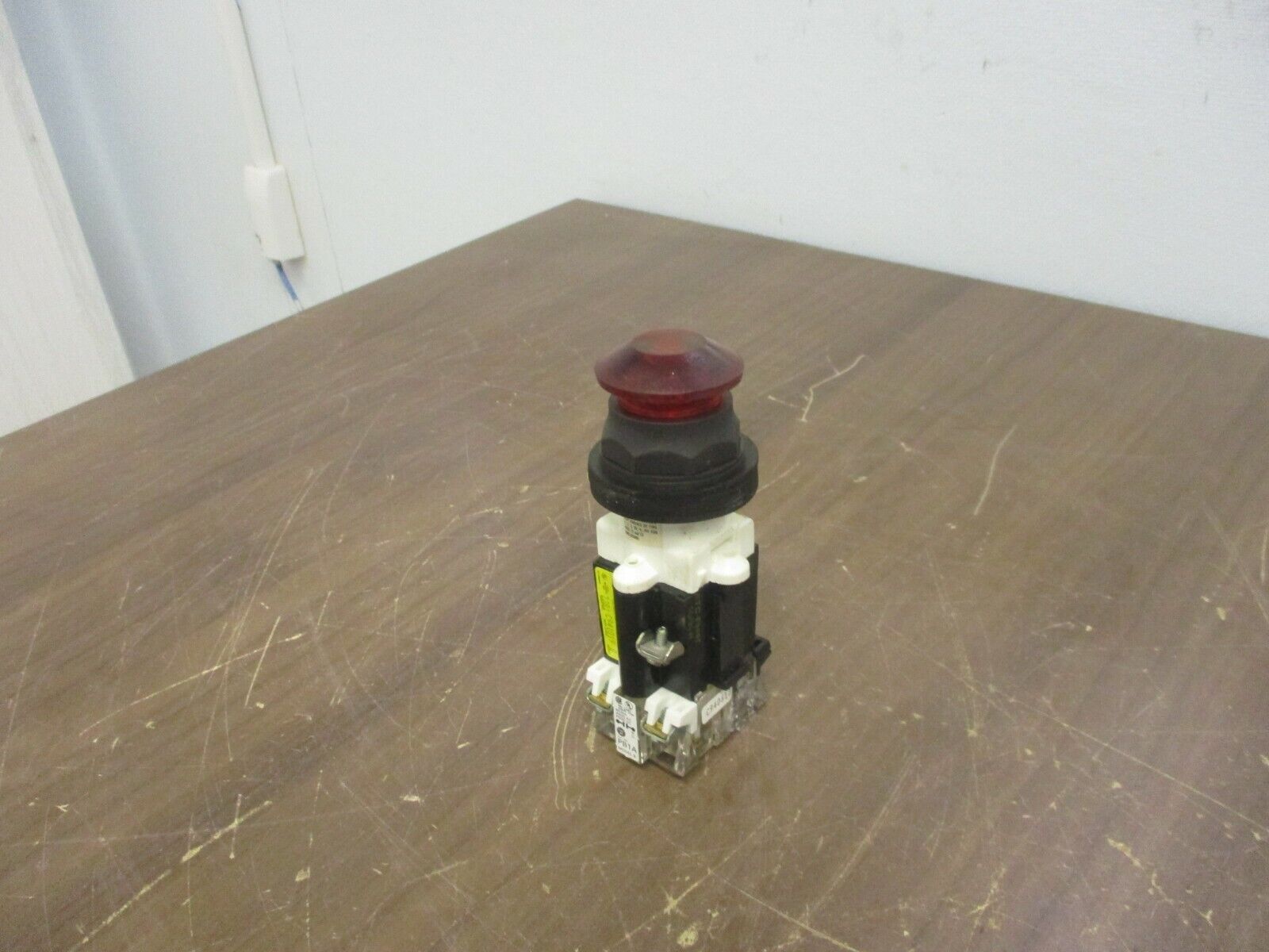Westinghouse Illuminated Push Button PB1T1B Model B 120V 60Hz Red Used