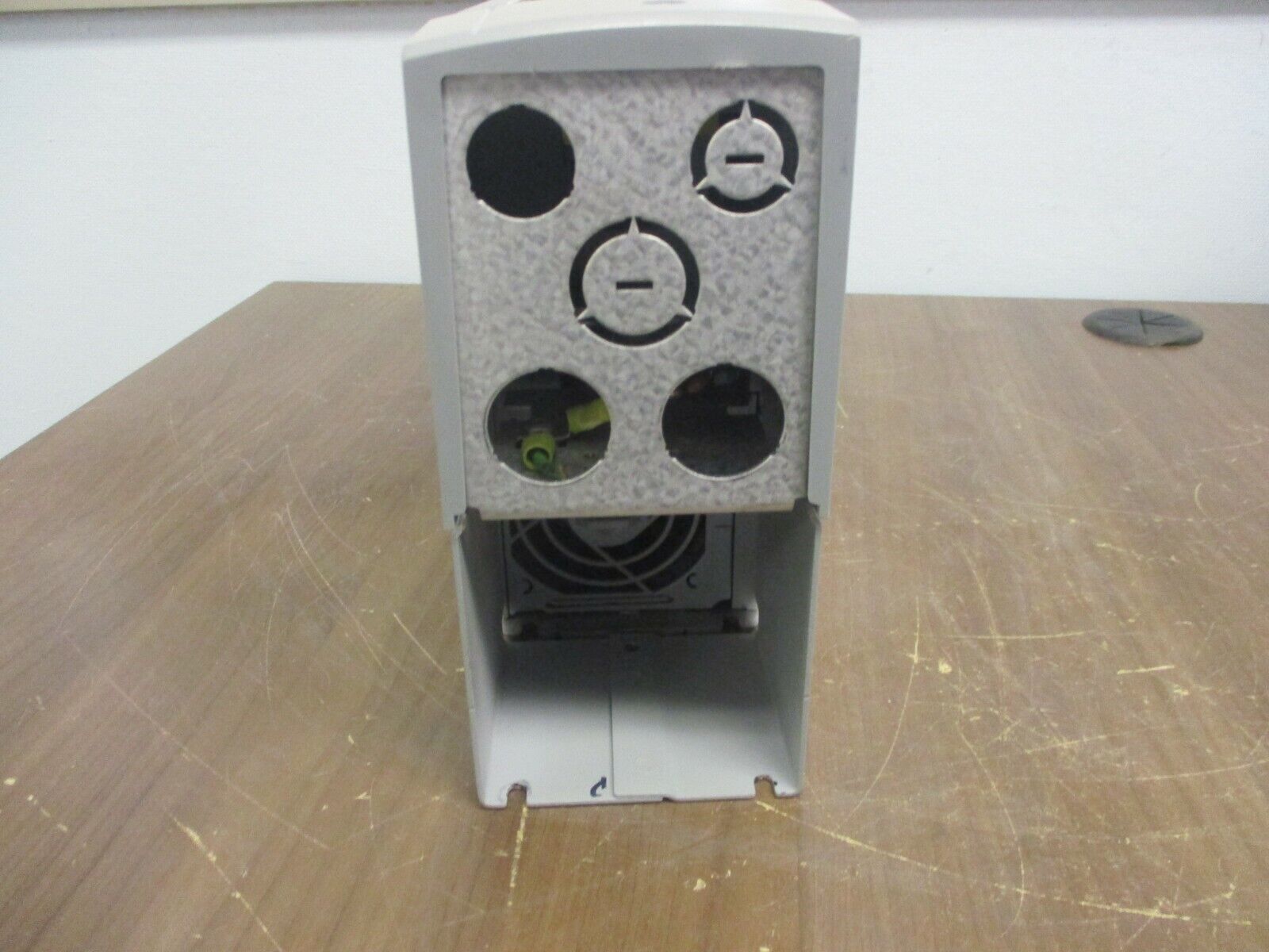 Danfoss VLT AC Drive 131F0699 3HP 3Ph *No Keypad/Missing Cover* Used