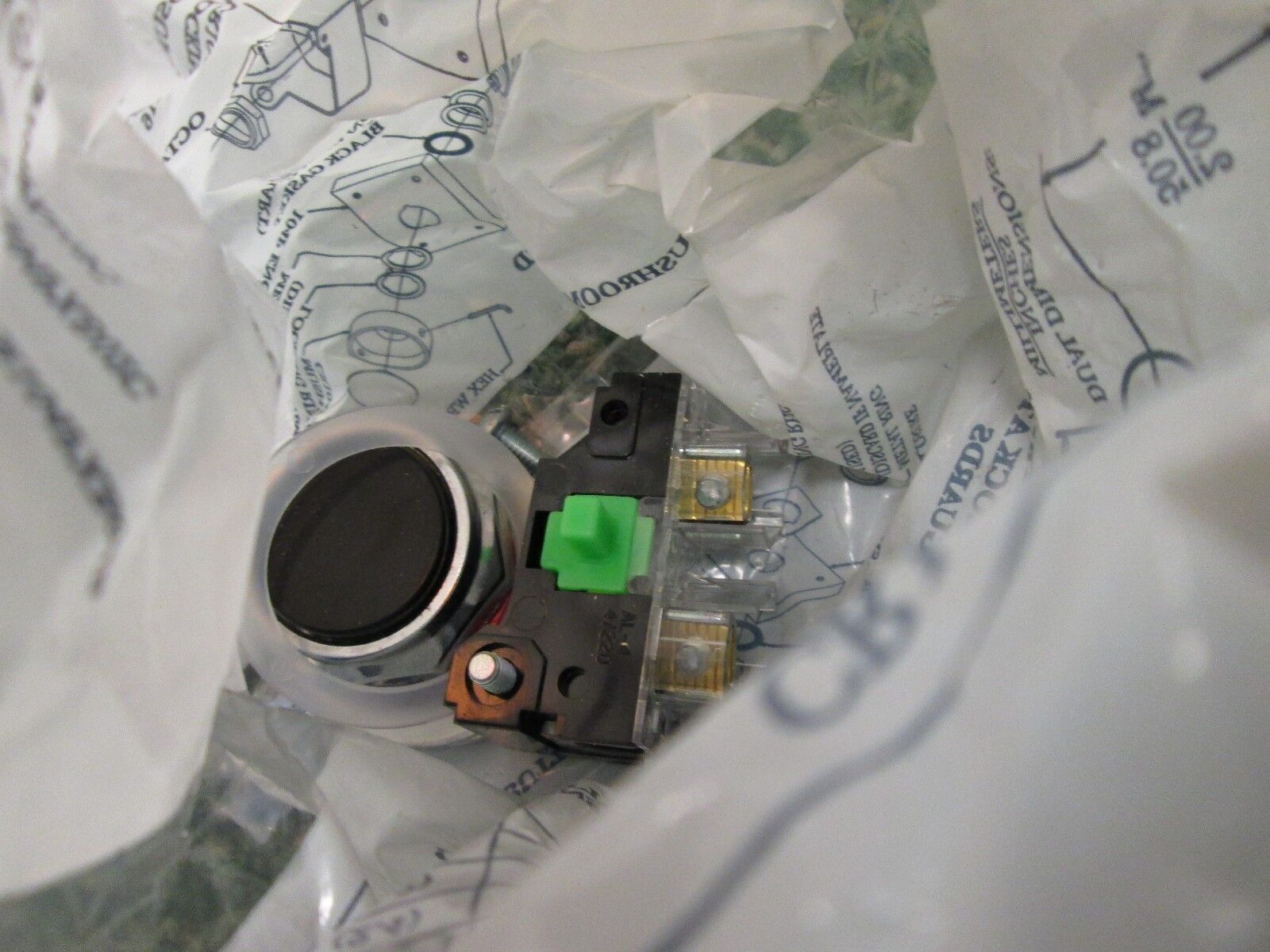 GE Oiltight Mushroom Head Push Button CR104PBMO1R5CA2 New Surplus