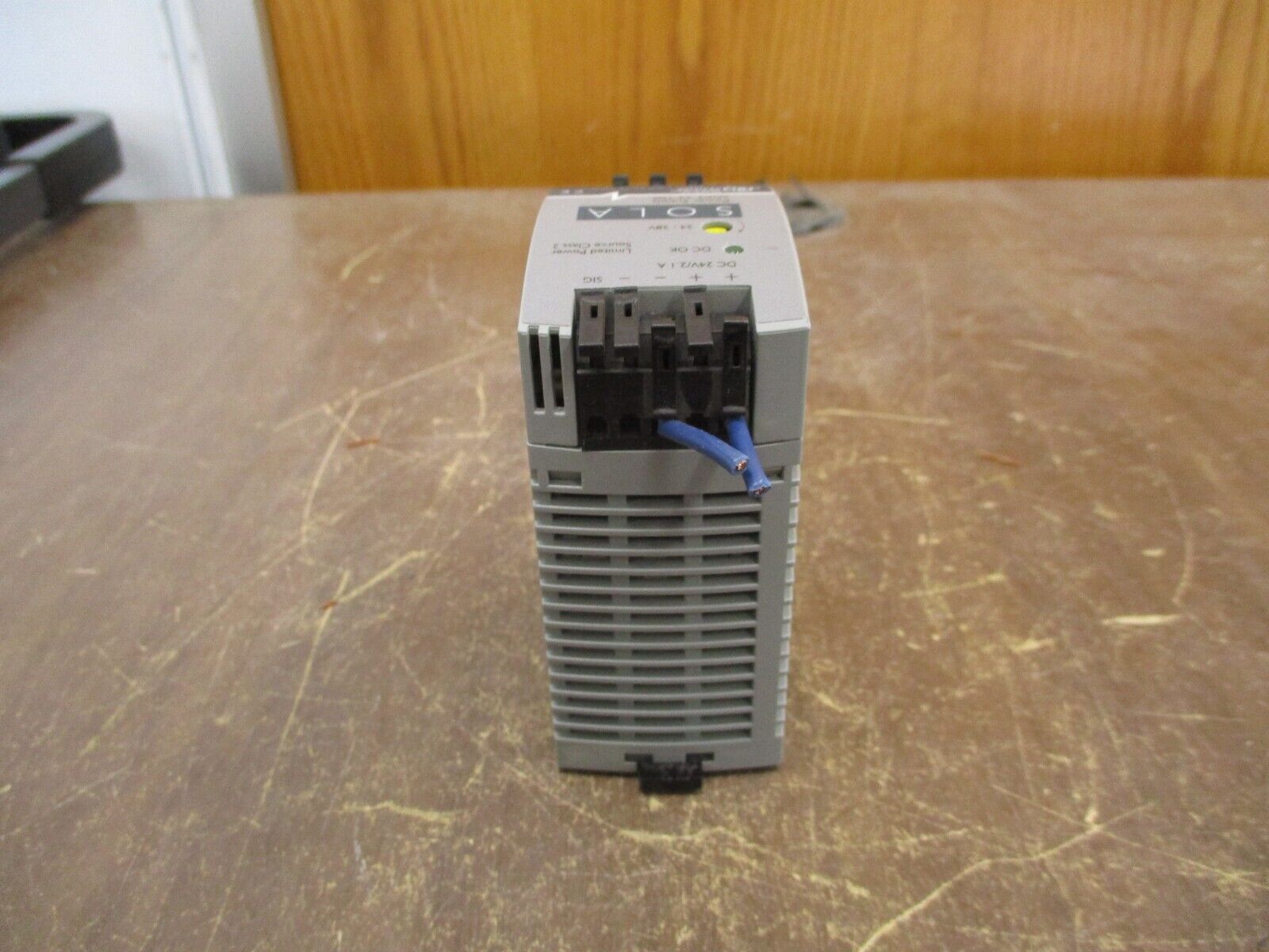 Sola Power Supply SDP2-24-100 50W Output: 24-28VDC 2.1A *Chipped Bottom* Used