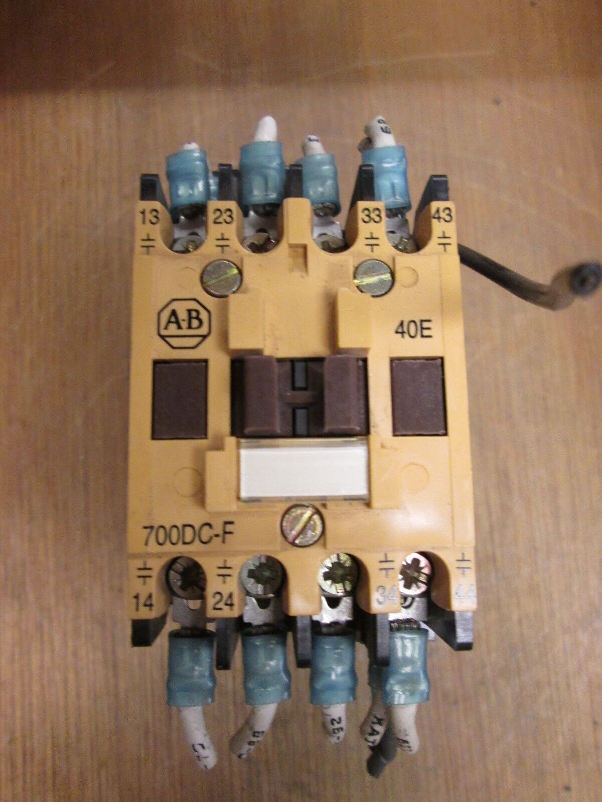 Allen-Bradley Contact 700DC-F400Z24 24VDC Coil 10A Used