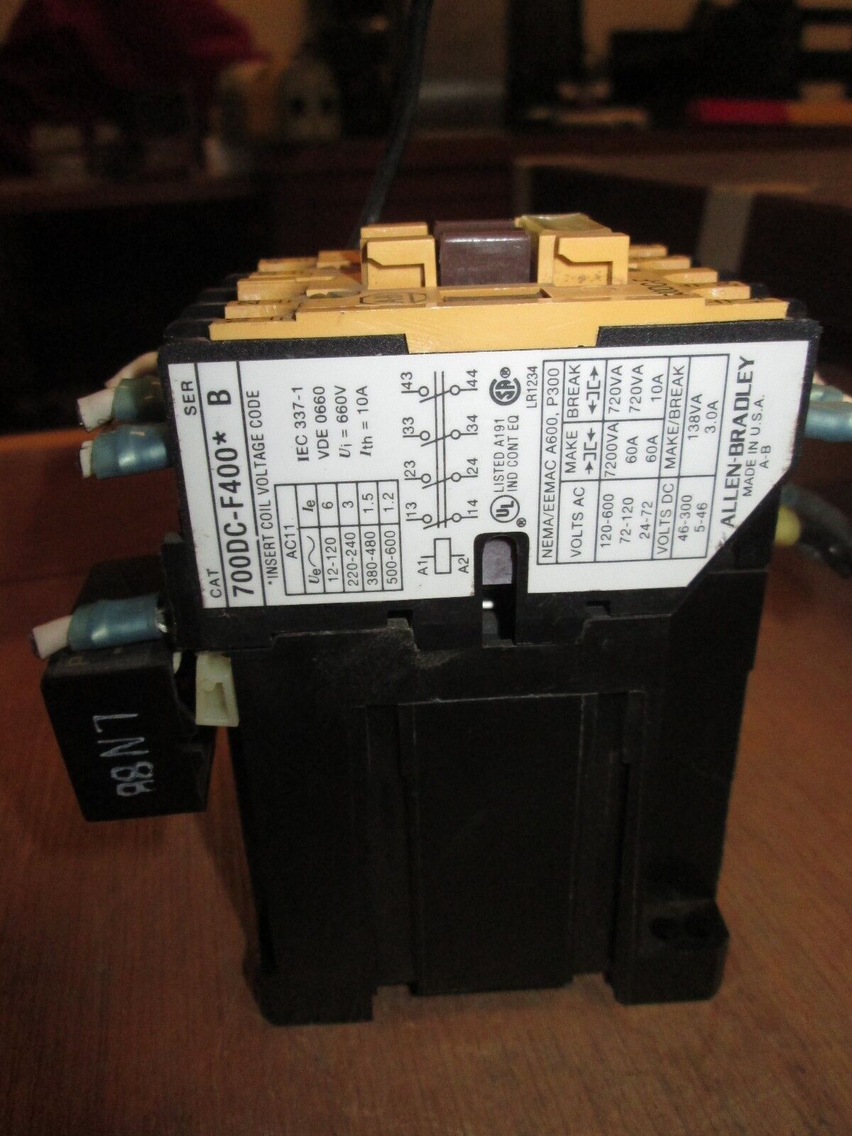 Allen-Bradley Contact 700DC-F400Z24 24VDC Coil 10A Used