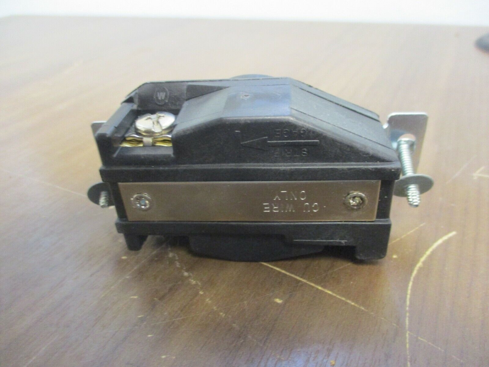 Arrow Hart Hart-Lock Receptacle NEMA L5-20 20A 125V *Lot of 4* Used