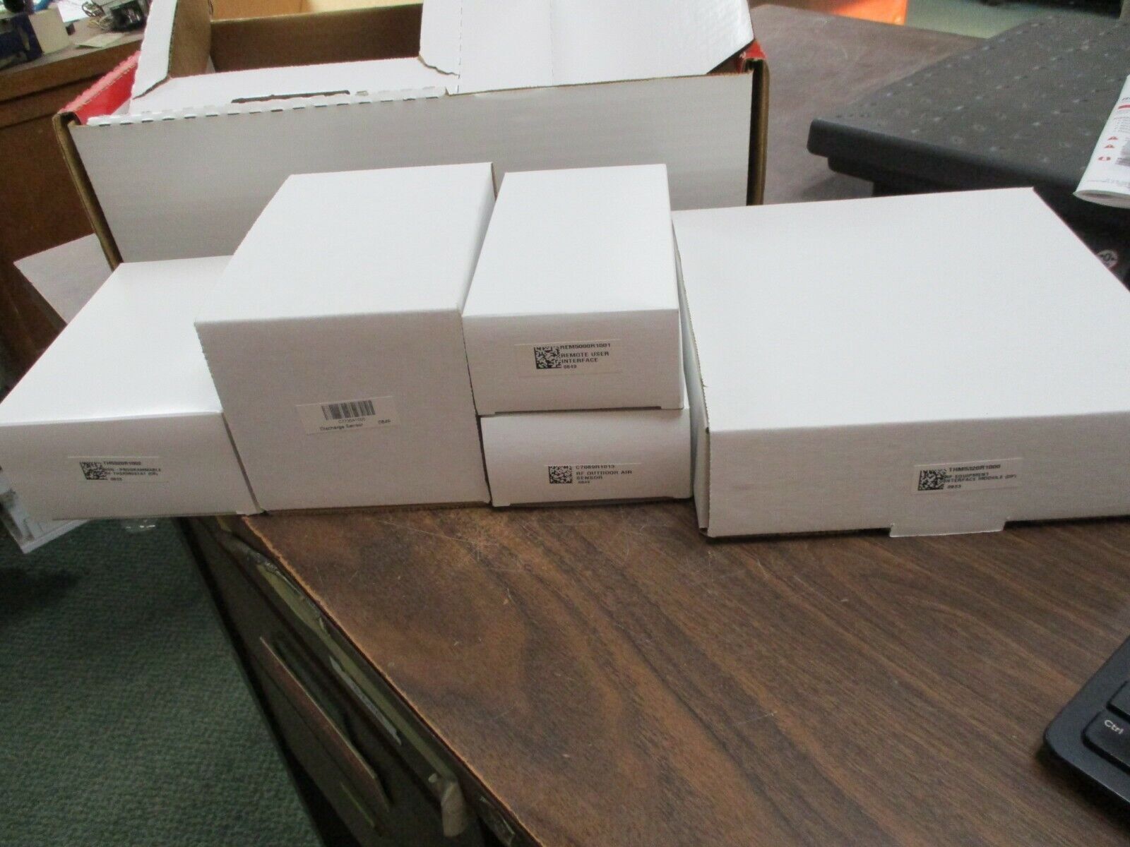 Honeywell Red Link Wireless Thermostat System Kit YTH5320R1017 18-30V 50/60Hz