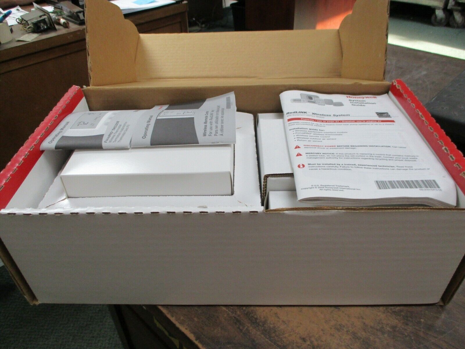 Honeywell Red Link Wireless Thermostat System Kit YTH5320R1017 18-30V 50/60Hz