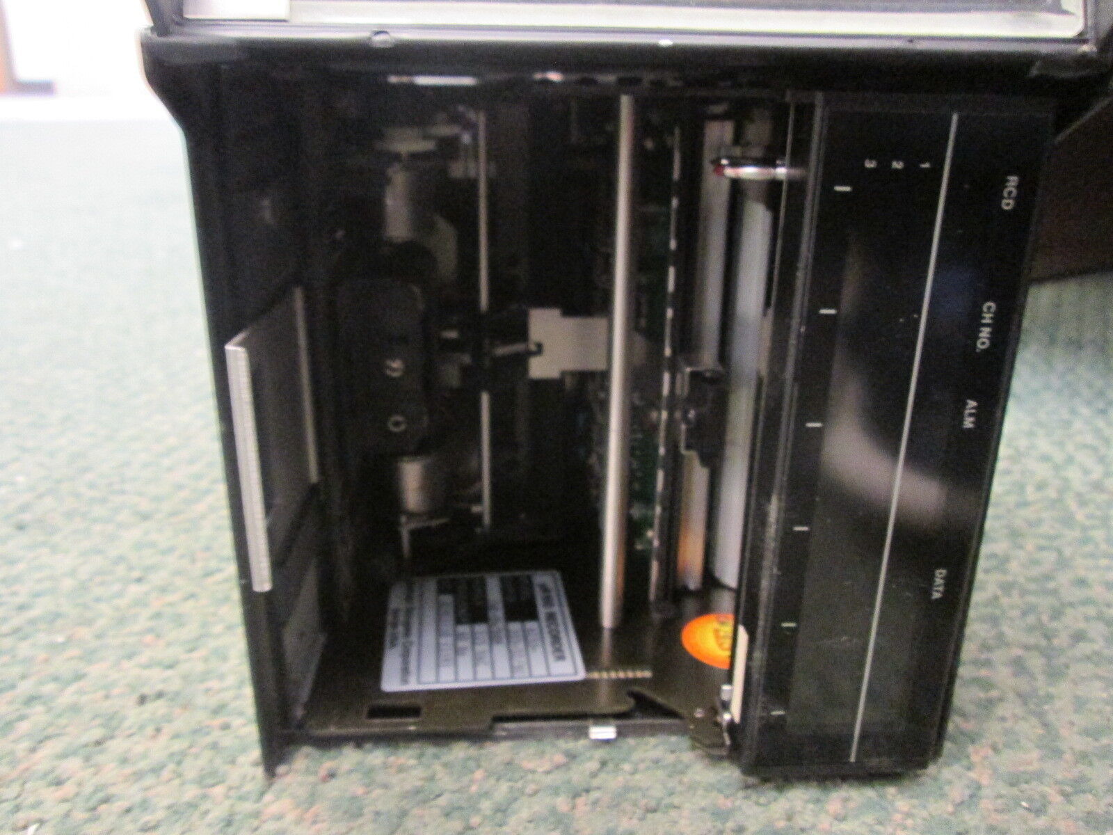 Yokogawa UR100 Recorder 4153-333-32/BU/AK-04/REM 115V 60Hz Used