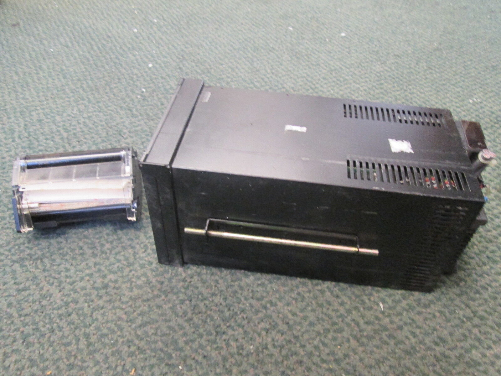 Yokogawa UR100 Recorder 4153-333-32/BU/AK-04/REM 115V 60Hz Used