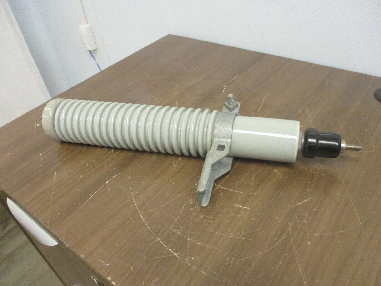 Jostlyn Q Arrester J9251-Q 15kV Used *Cracked Cover*