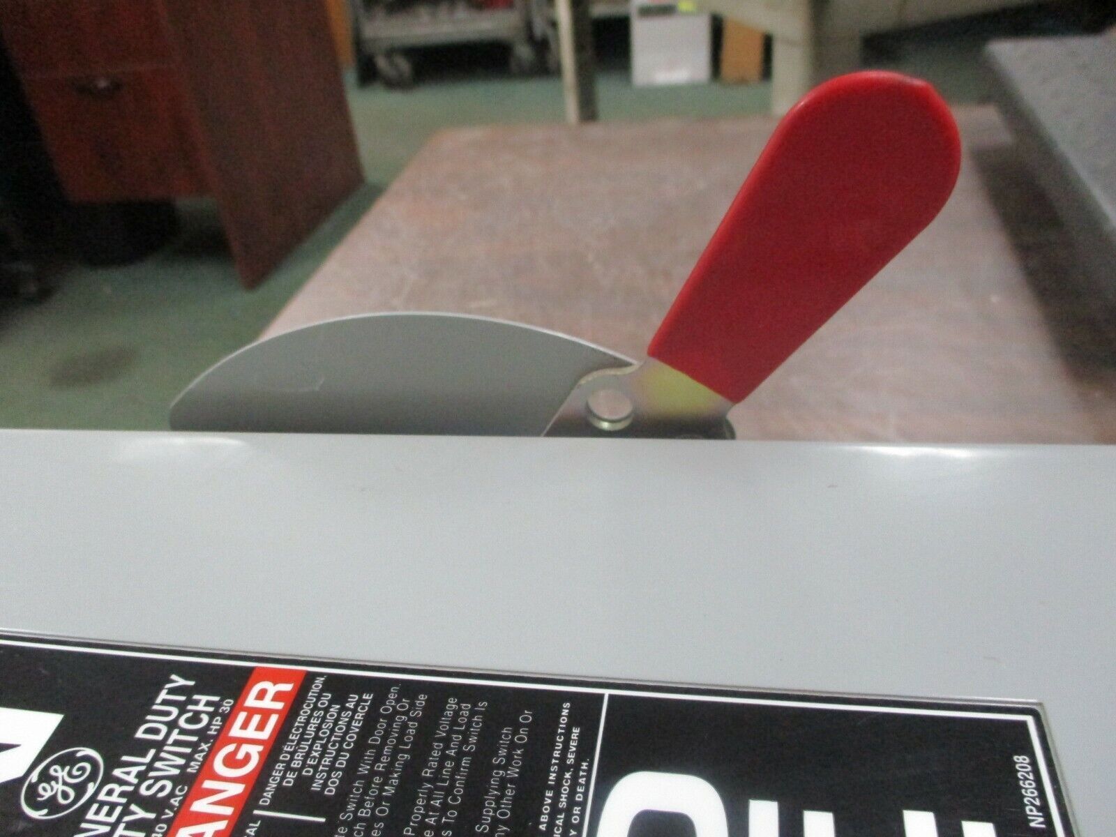 GE Fusible Safety Switch / Disconnect TG3223 100A 240V Used