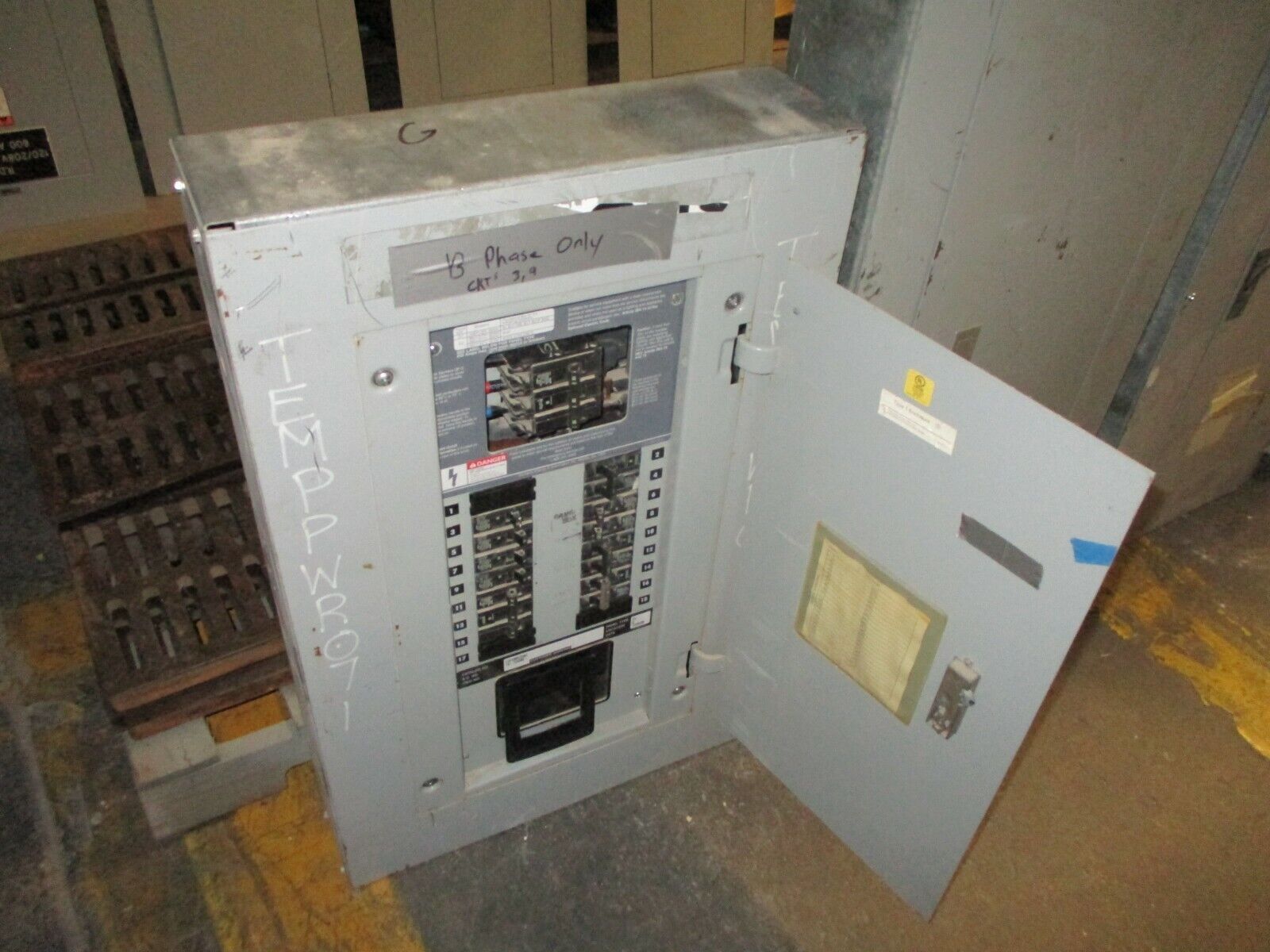 Siemens Main Breaker Circuit Breaker Panel I1X18MC250C 250A Max 208Y/120 3Ph 4W