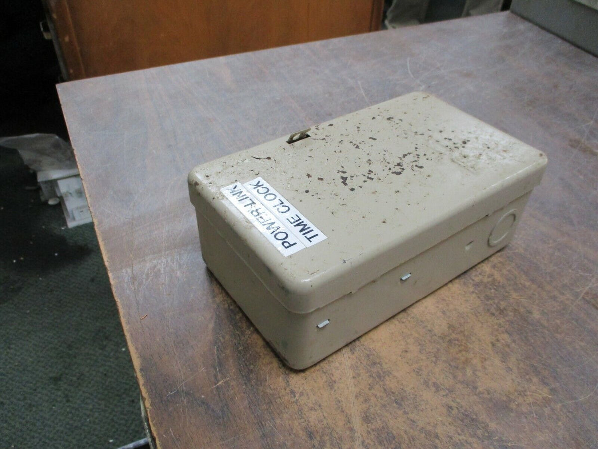 Tork 24Hr Time Switch 1103 Switch: DPST 40A 120-277V Motor: 120V 60Hz Used