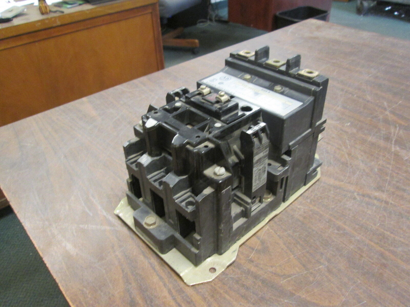 Allen-Bradley Size 3 Starter 500-D0D930 90A 600V 115-120V Coil Used