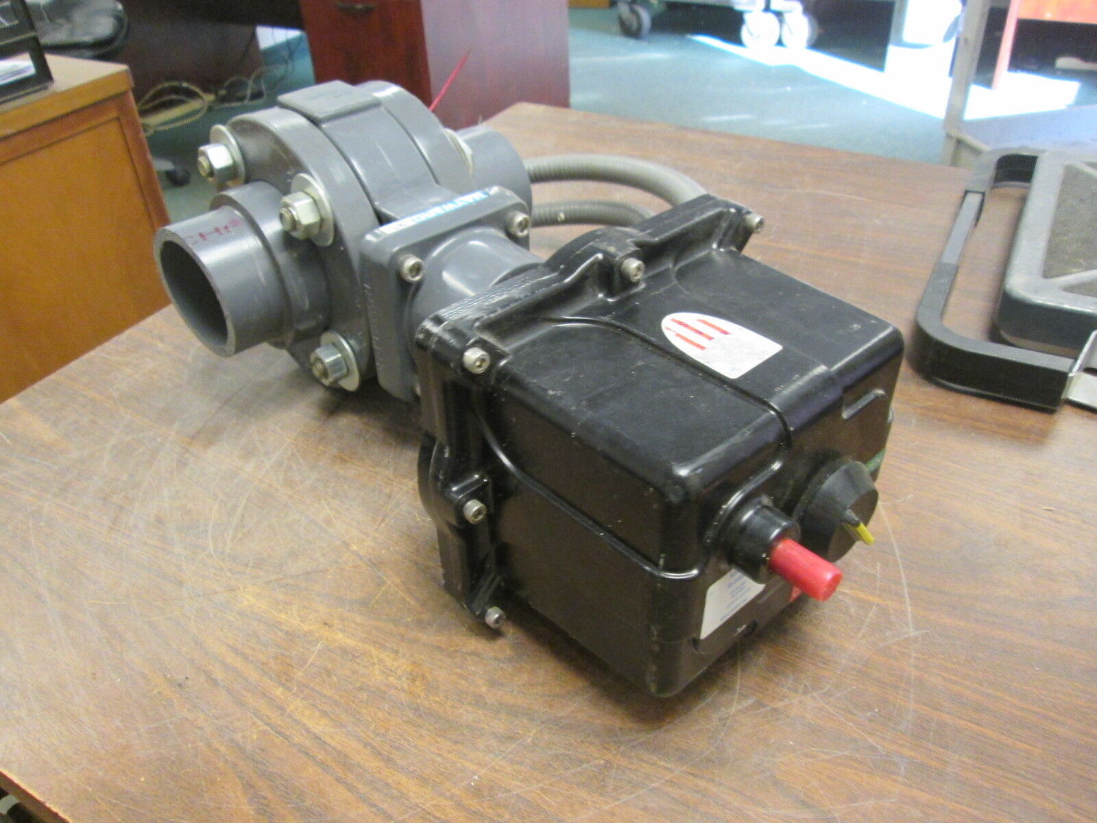 Hayward Actuating Butterfly Valve EVS3 KC2EX2 150PSI PVC Body 115V 0.3A Used