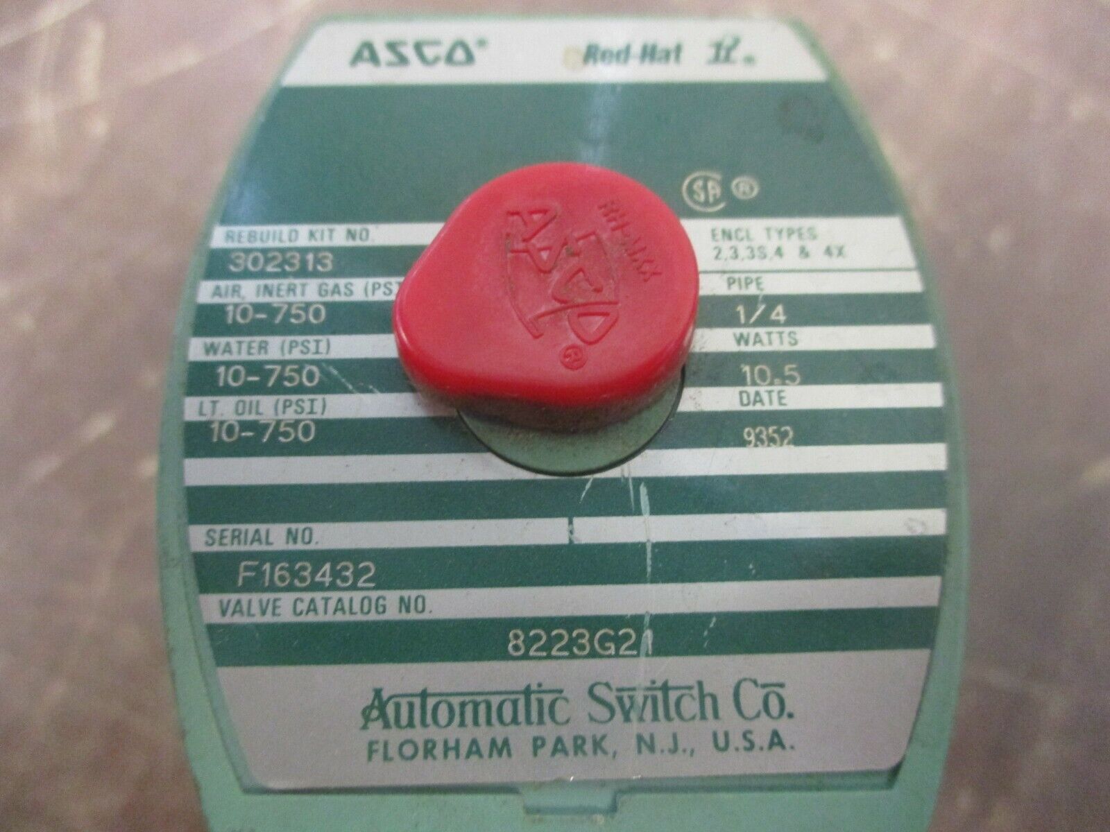 ASCO Red-Hat II Solenoid Valve 8223G21 10-750PSI Used