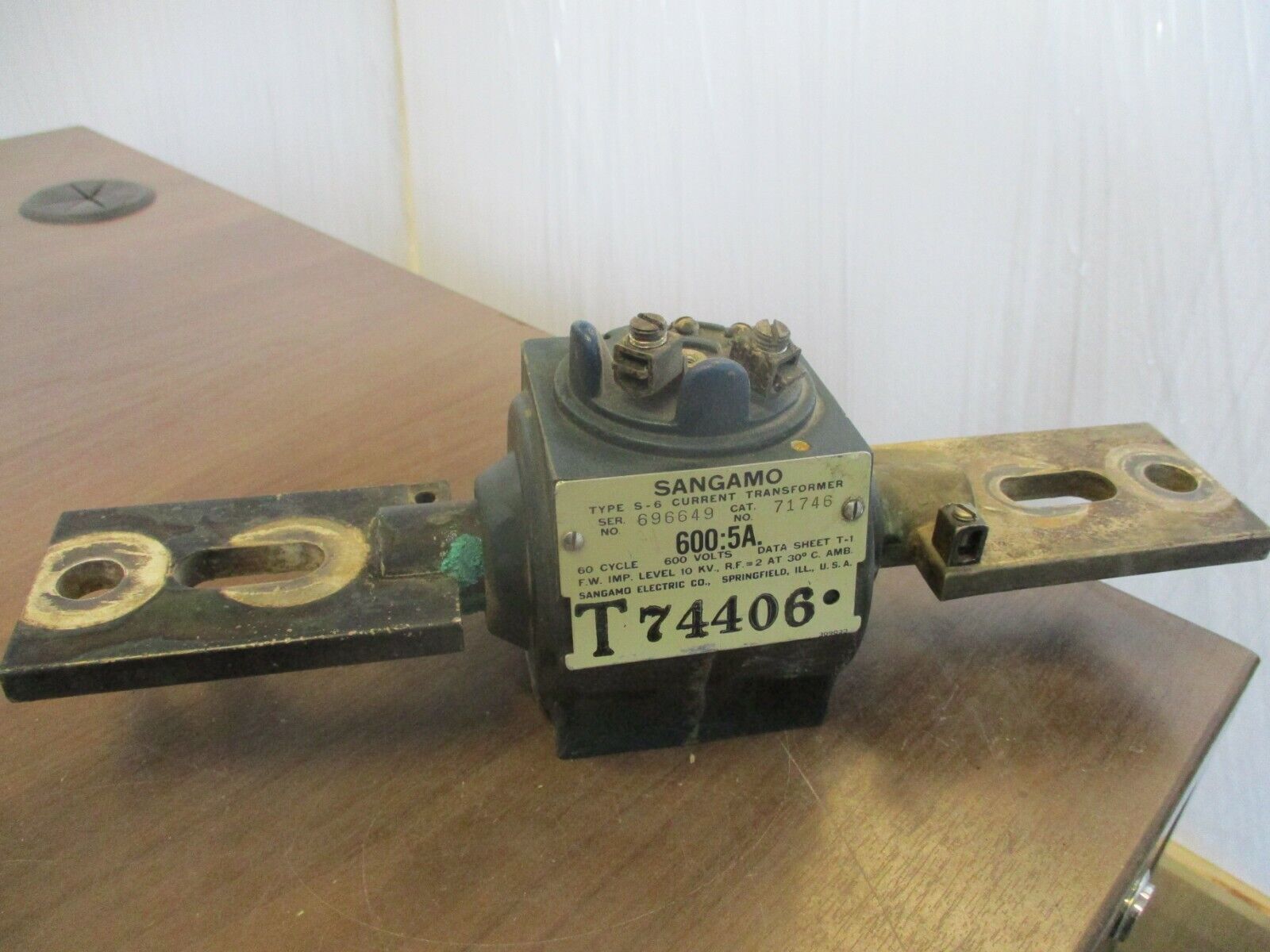 Sangamo Type S-6 Current Transformer 71746 Ratio 600:5A 600V 60Hz Used