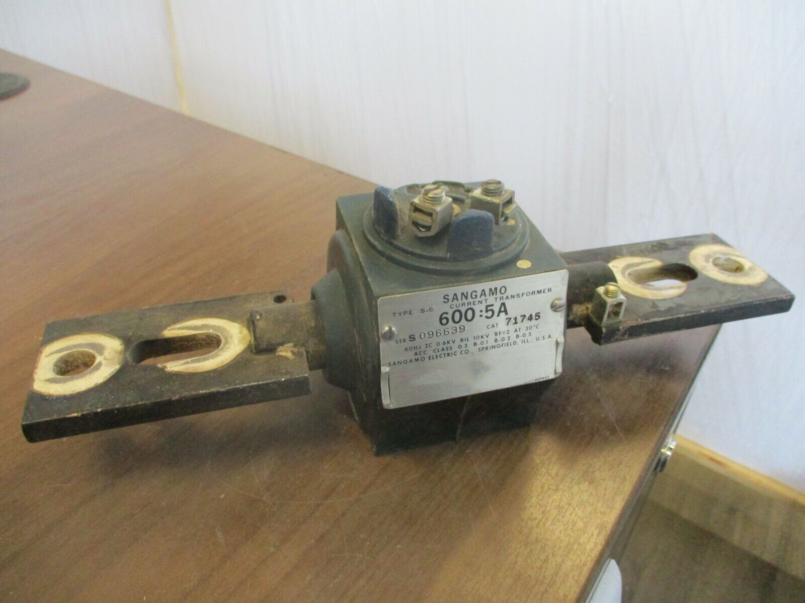 Sangamo Type S-6 Current Transformer 71745 Ratio 600:5A 600V 60Hz Used