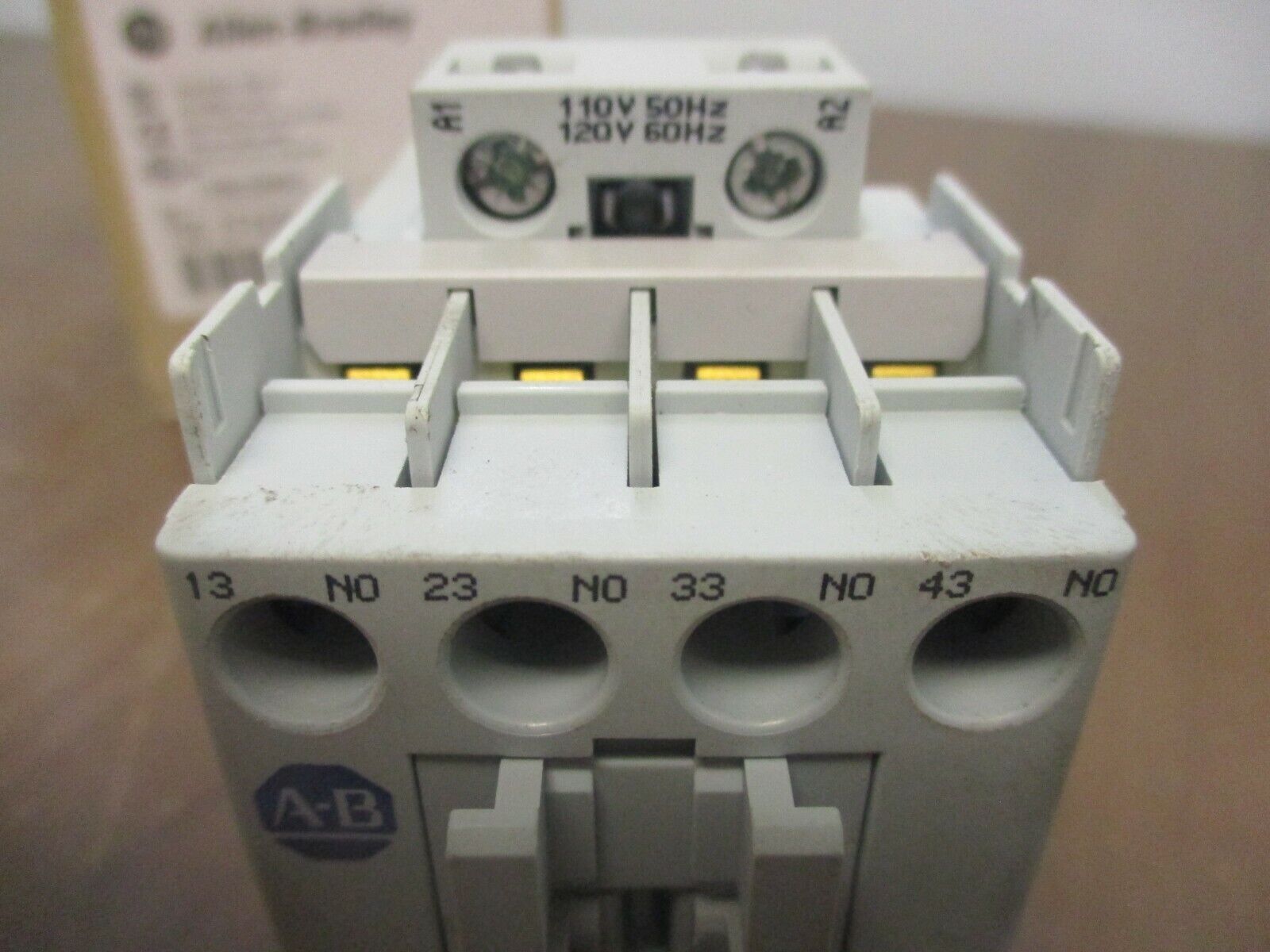 Allen-Bradley Contactor 700-CF400D Ser. A 120V Coil New Surplus
