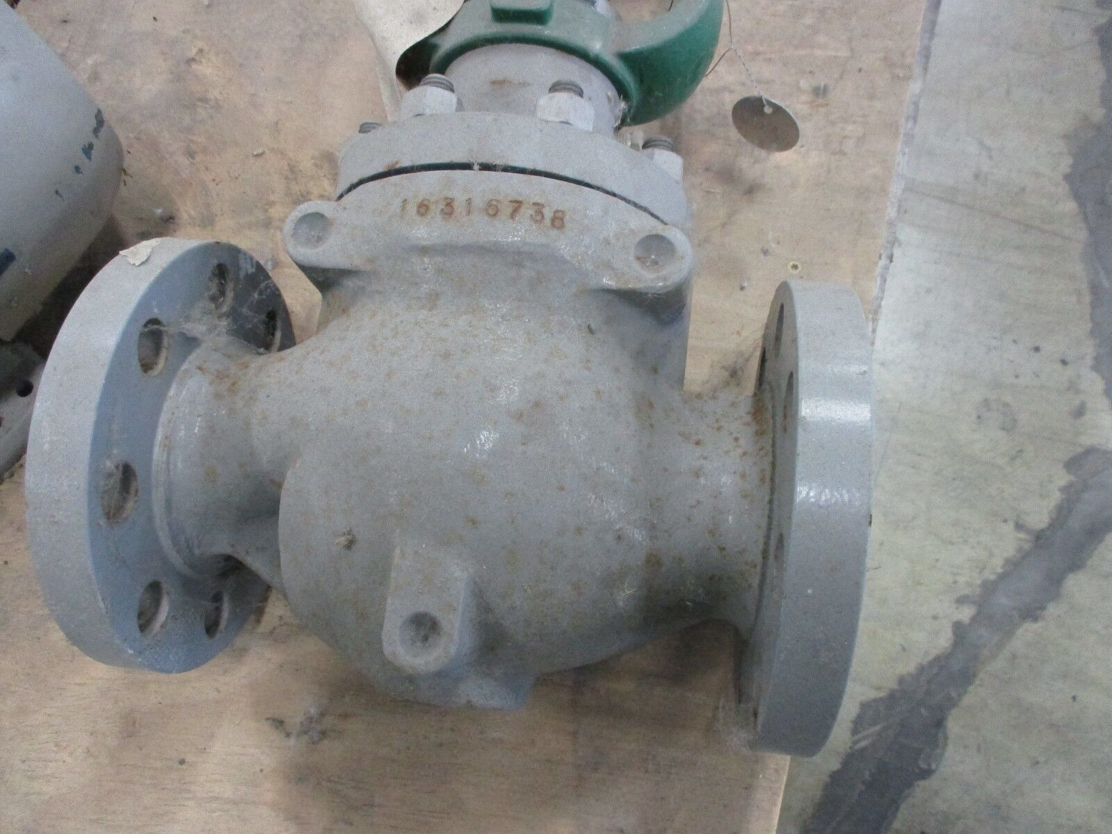 Fisher Diaphragm Control Valve w/ Positioner 667 / ED Used