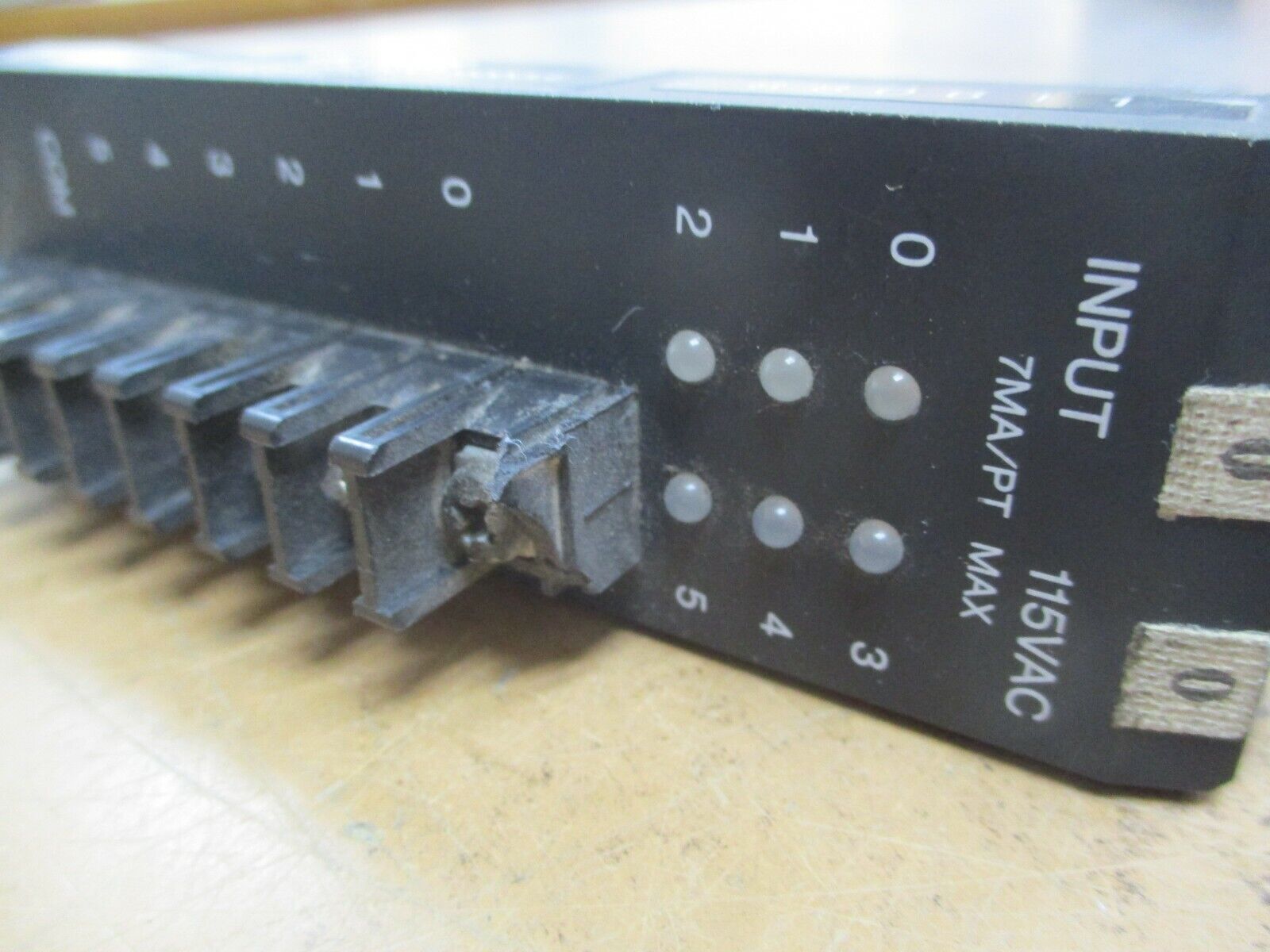 GE Fanuc Input Module IC610MDL135A 115VAC 6-Circuits *Chipped Insulator* Used