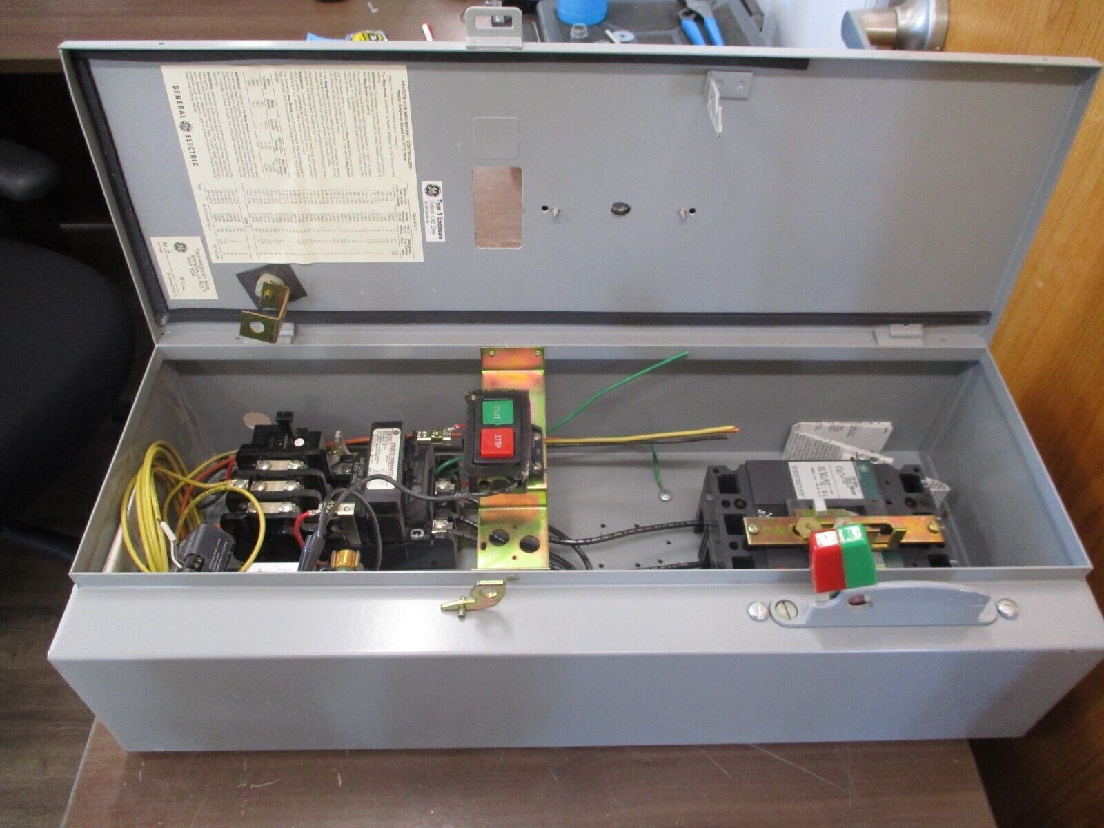 GE Size 0 Breaker Combination CR387B1046AAATBA 115-120V Coil 3A TEC36003 Breaker