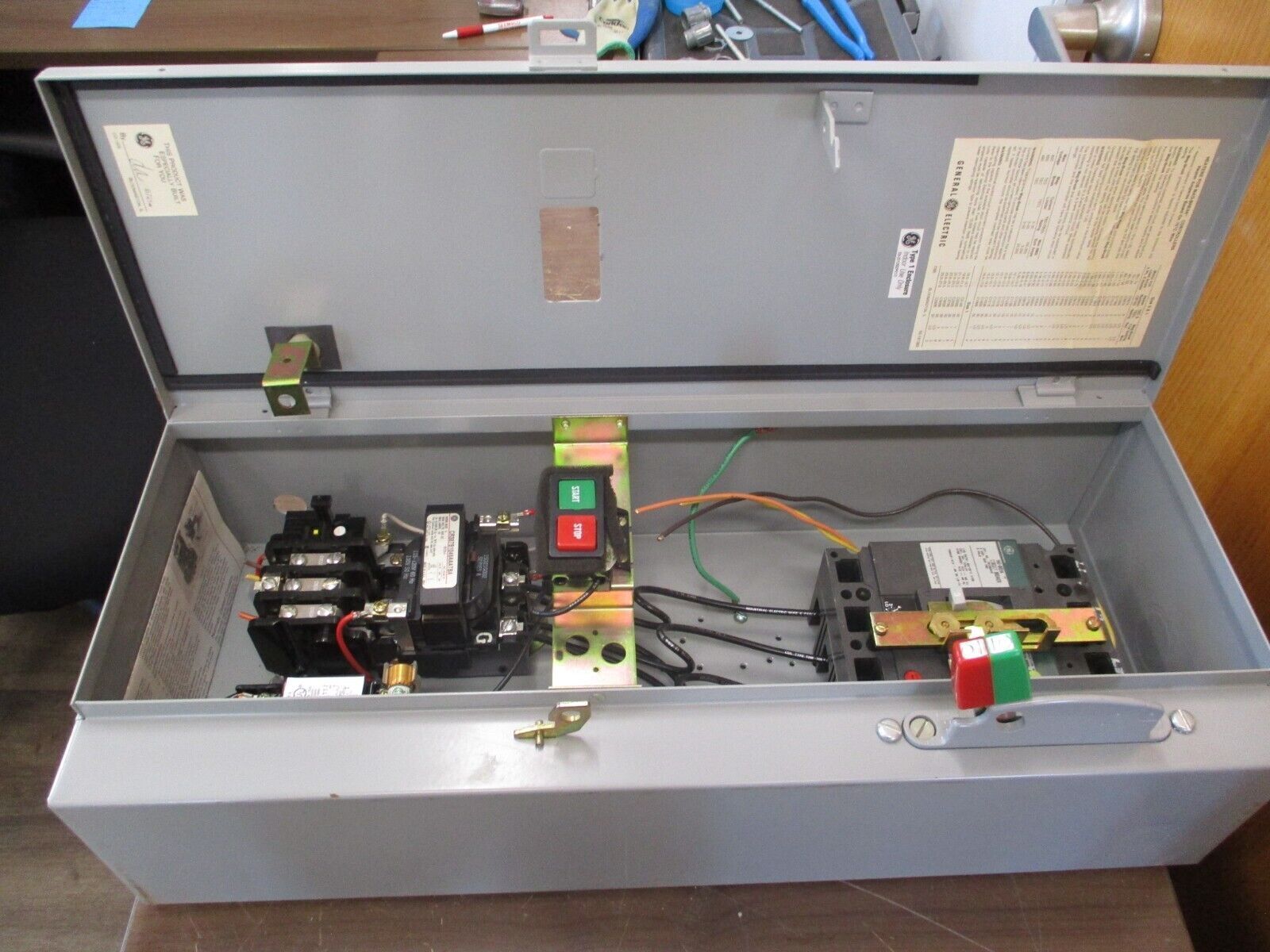 GE Size 0 Breaker Combination CR387B1046AAATBA 115-120V Coil 3A TEC36003 Breaker