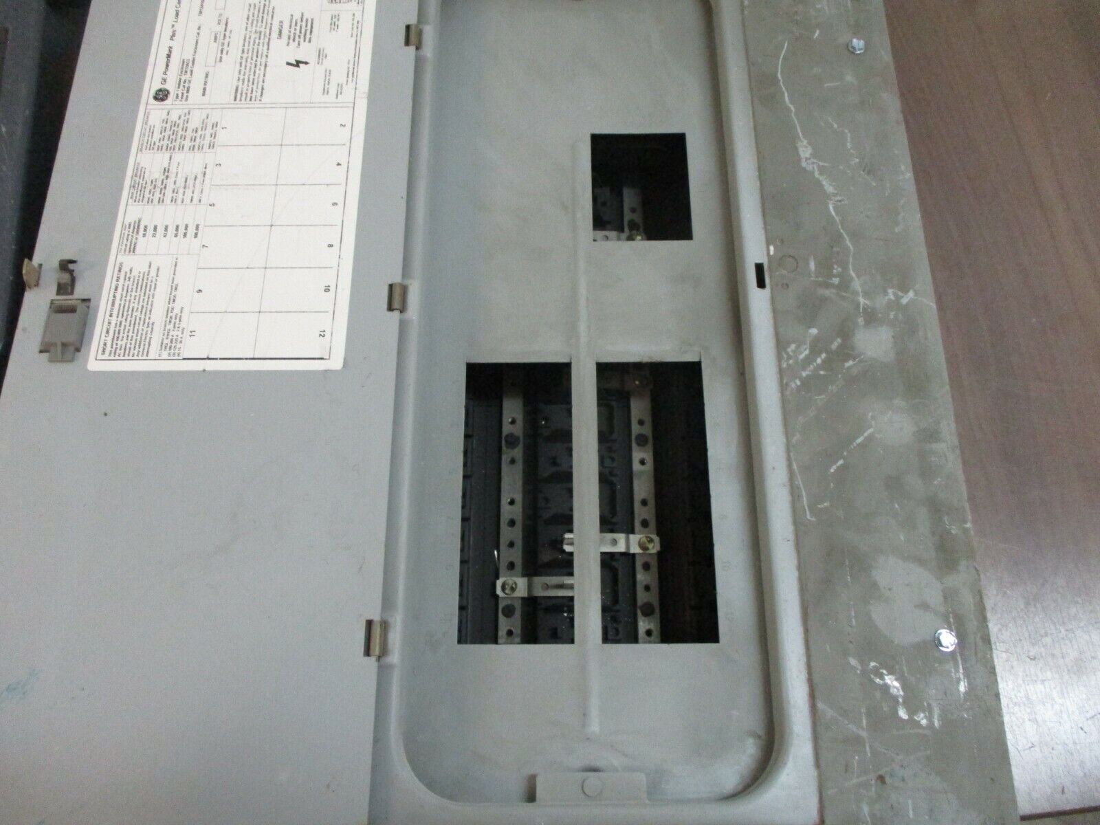 GE Main Breaker Circuit Breaker Panel TM12410C 100A Max 3Ph Used