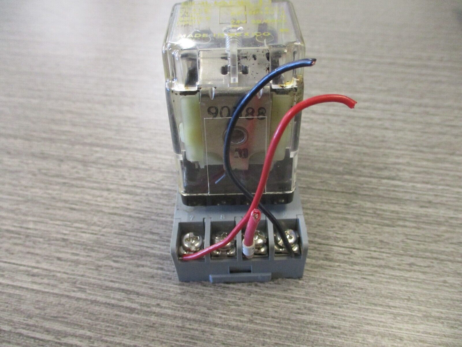 Square D Relay 8501 KP12P14V14 Ser. D 24V Coil W/ Base Used.