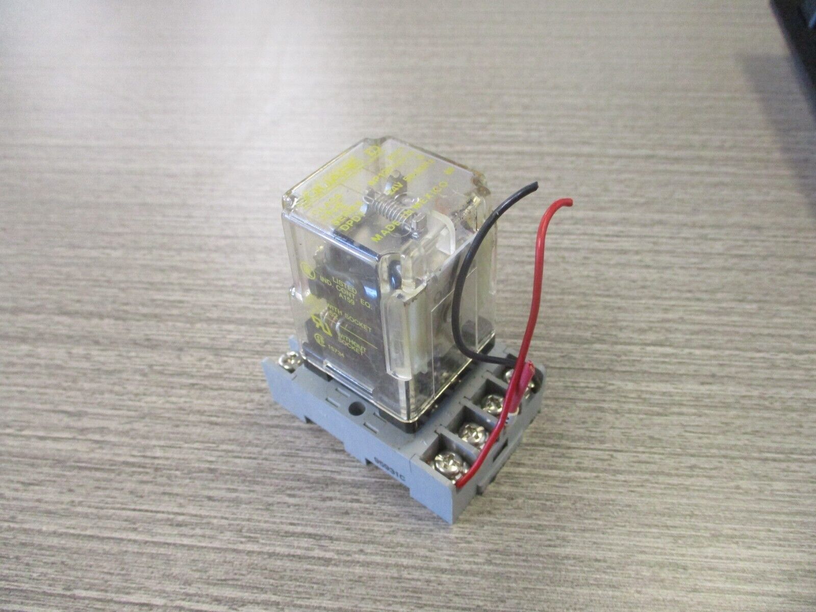 Square D Relay 8501 KP12P14V14 Ser. D 24V Coil W/ Base Used.