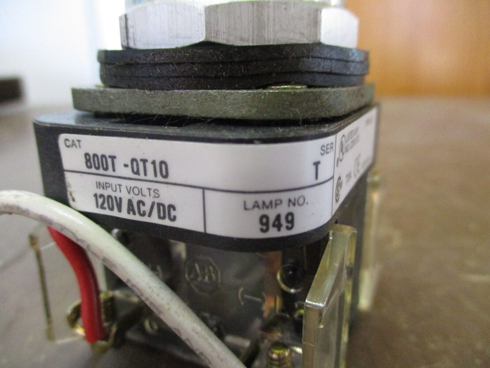 Allen-Bradley Illuminated Push Button 800T-QT10 Ser. T 120V Type 4,13 Green Used